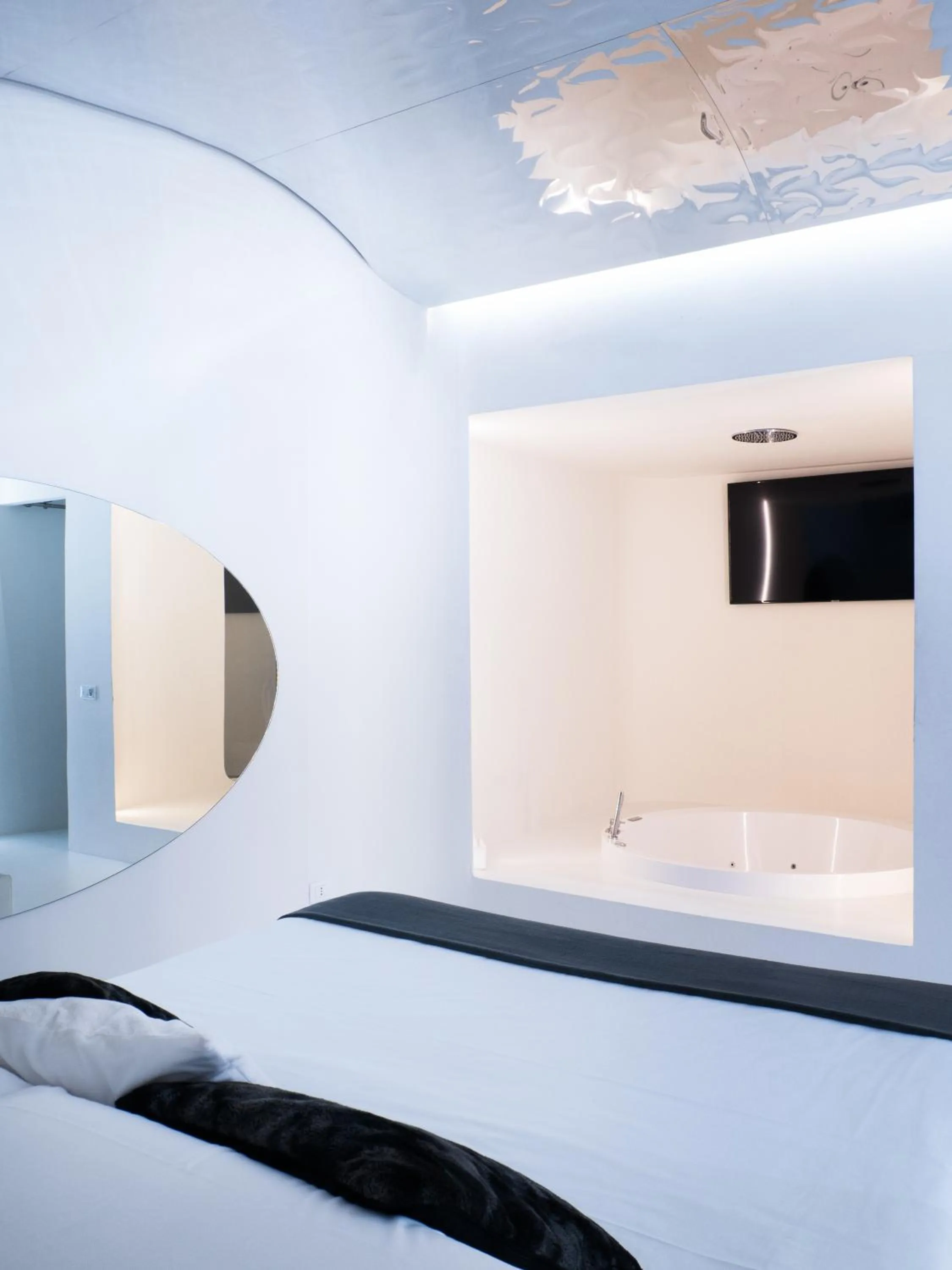 Bed in Dealuna Motel