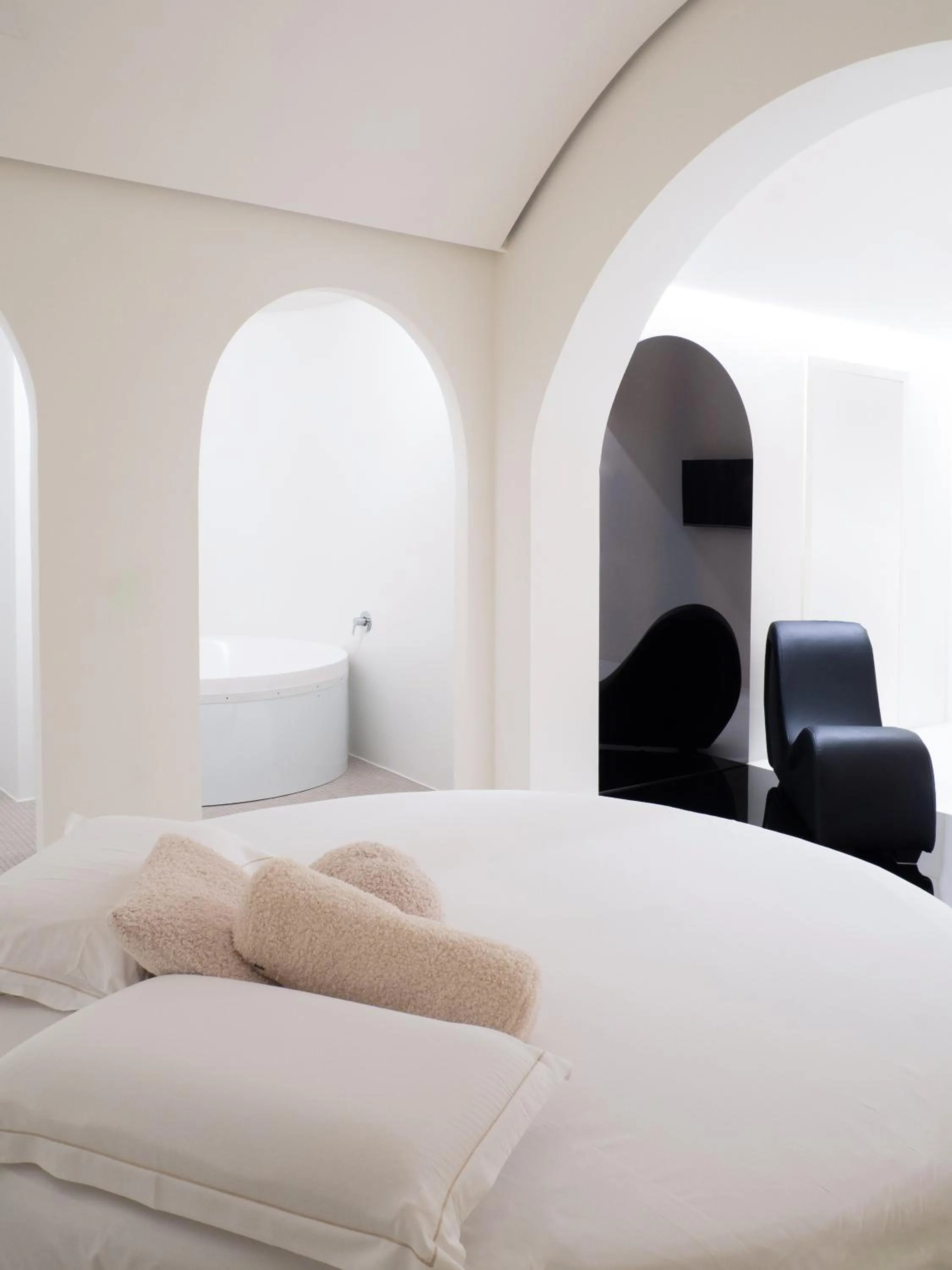 Bed in Dealuna Motel