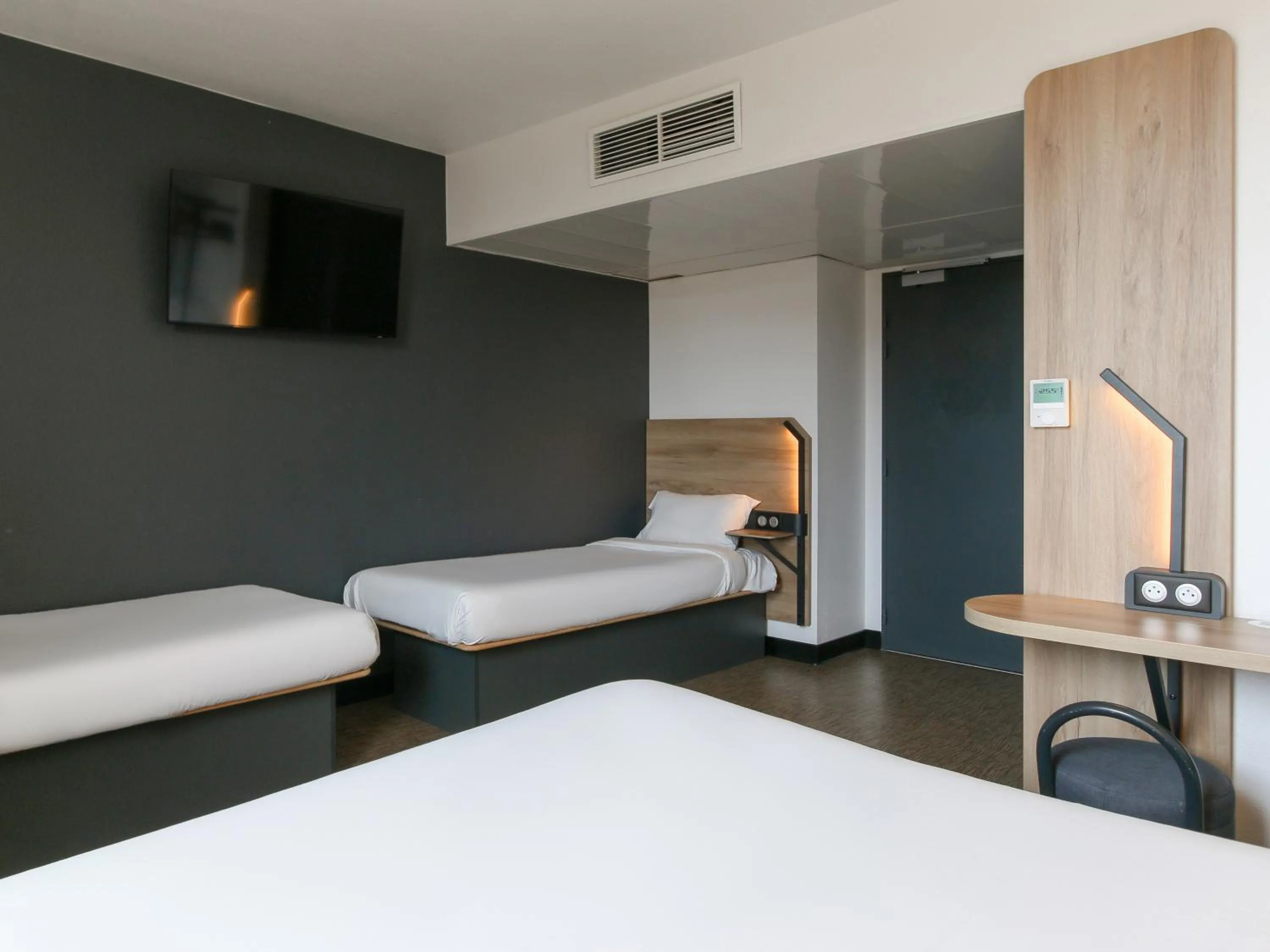 Bedroom, Bed in B&B HOTEL Marseille Prado Vélodrome