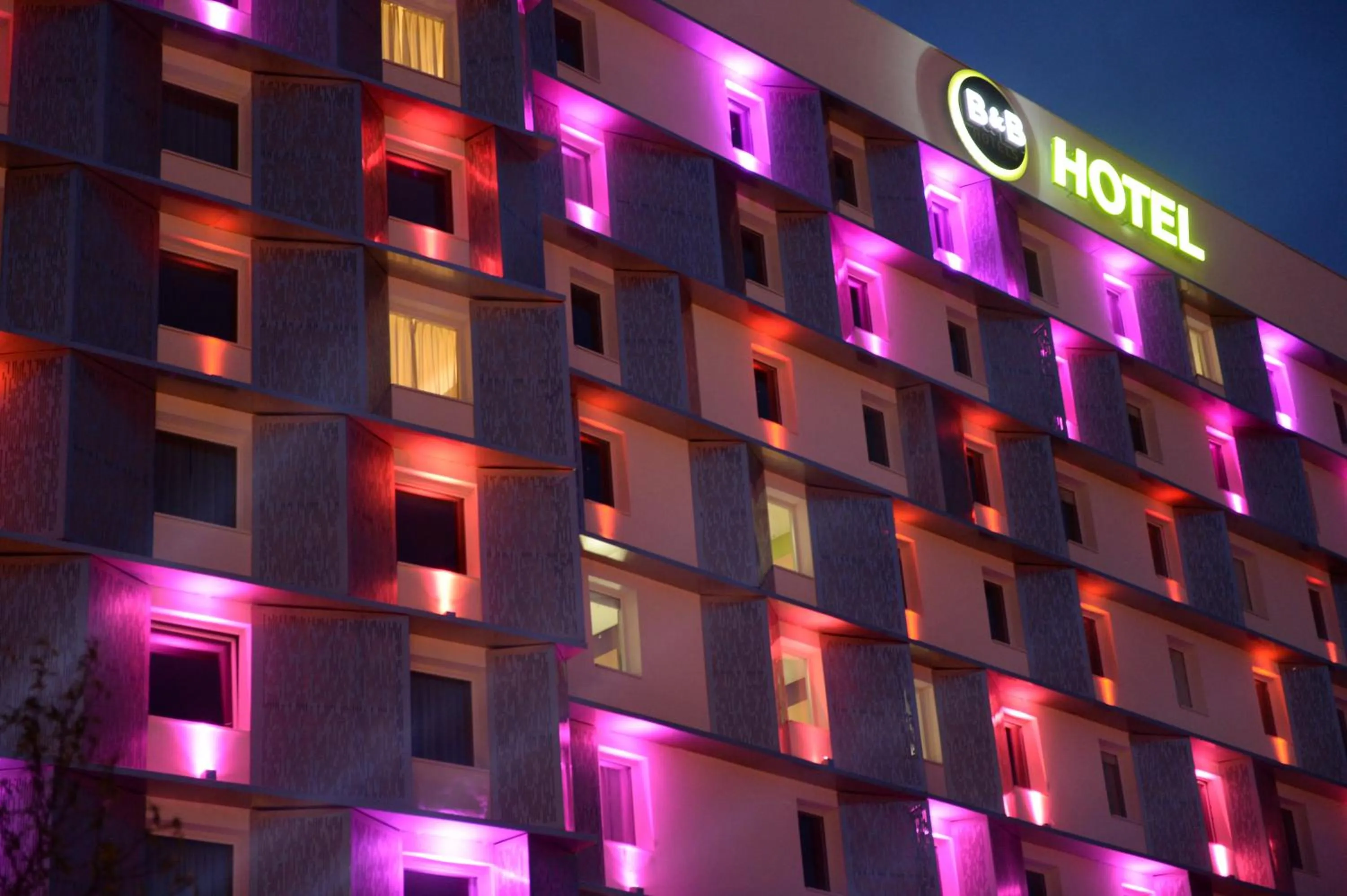 Facade/entrance in B&B HOTEL Marseille Prado Vélodrome
