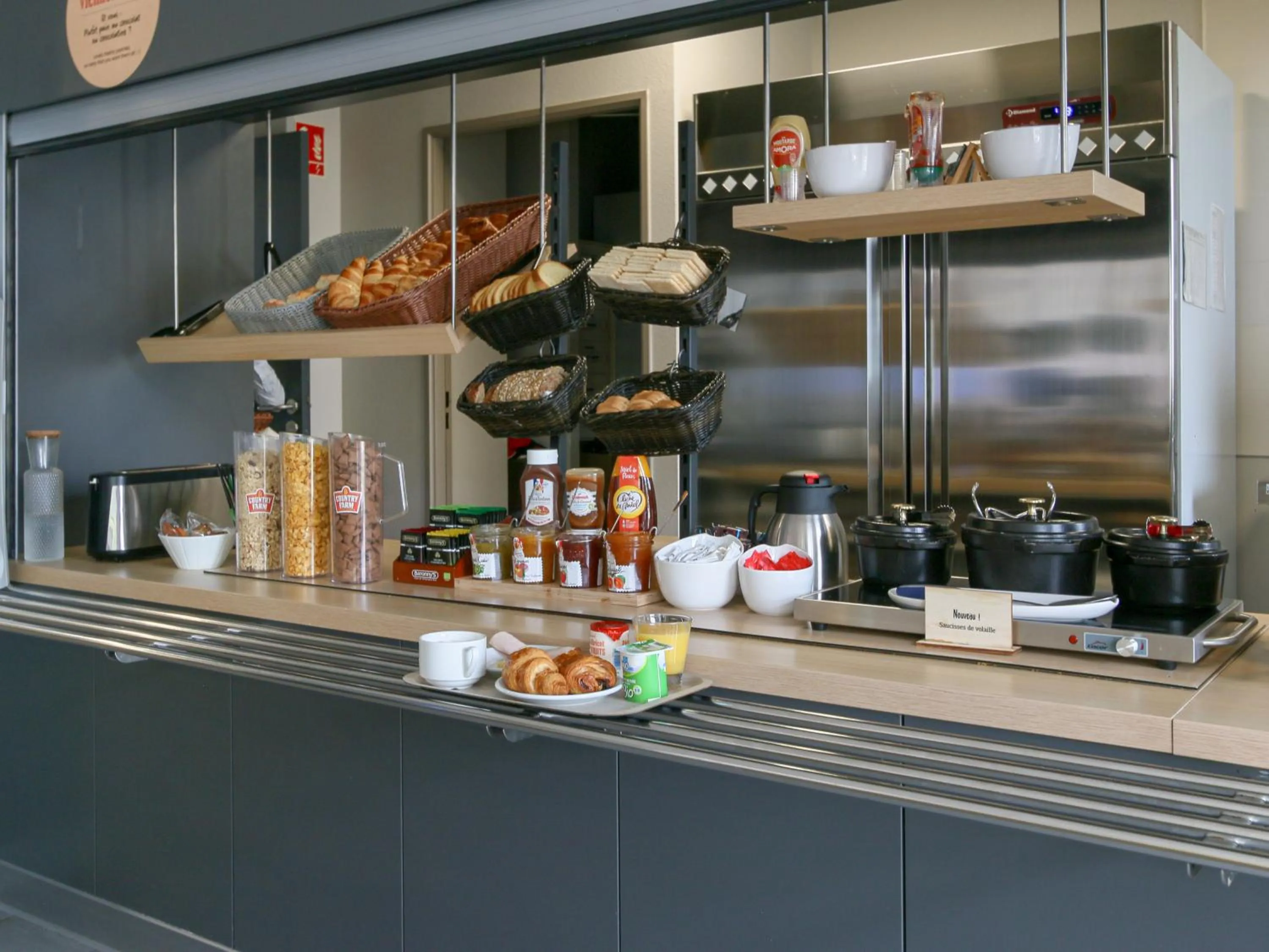 Breakfast in B&B HOTEL Marseille Prado Vélodrome