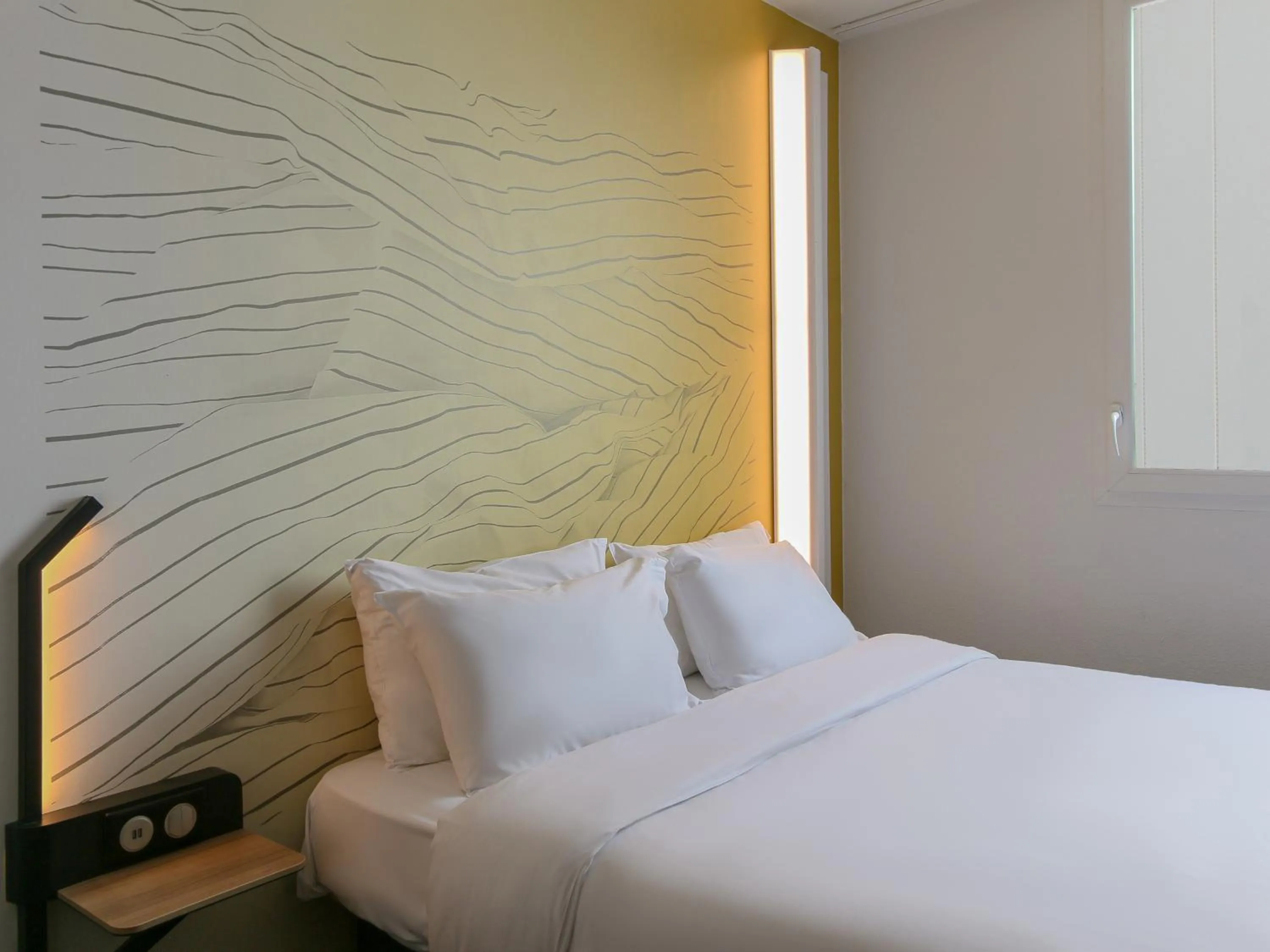 Bedroom, Bed in B&B HOTEL Marseille Prado Vélodrome