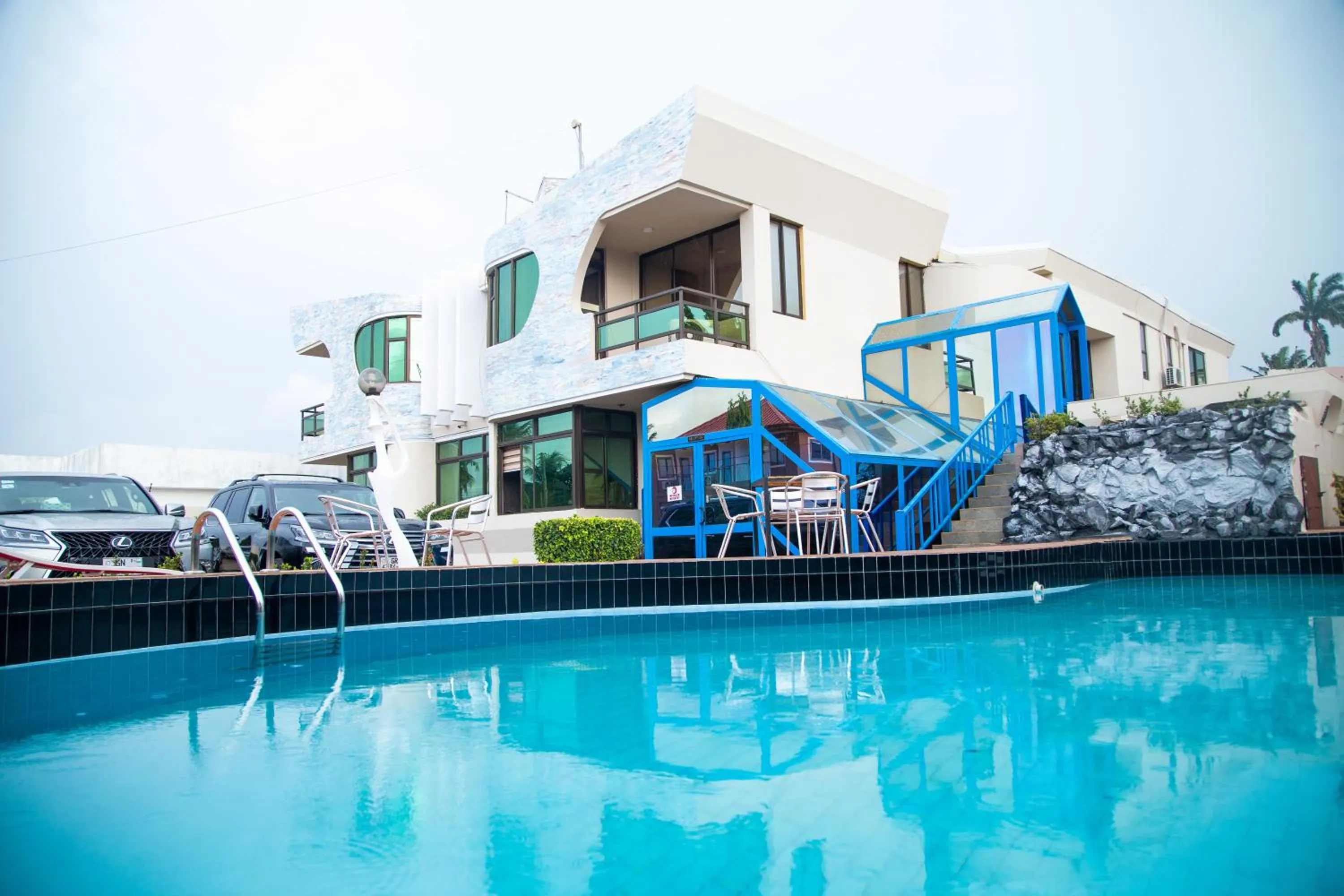 Property building in Sam's Cottage Hotel