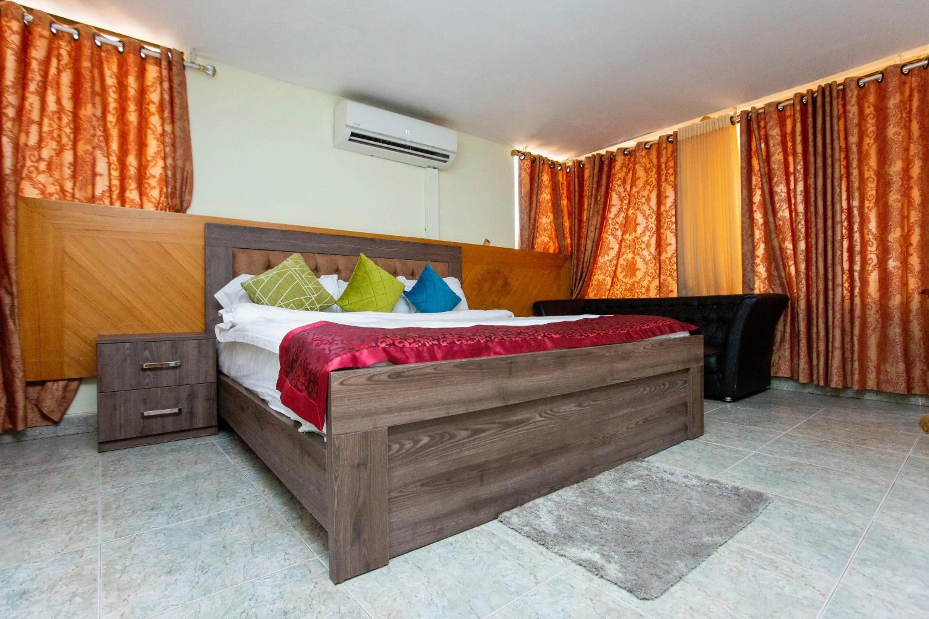 Photo of the whole room, Bed in Sam's Cottage Hotel