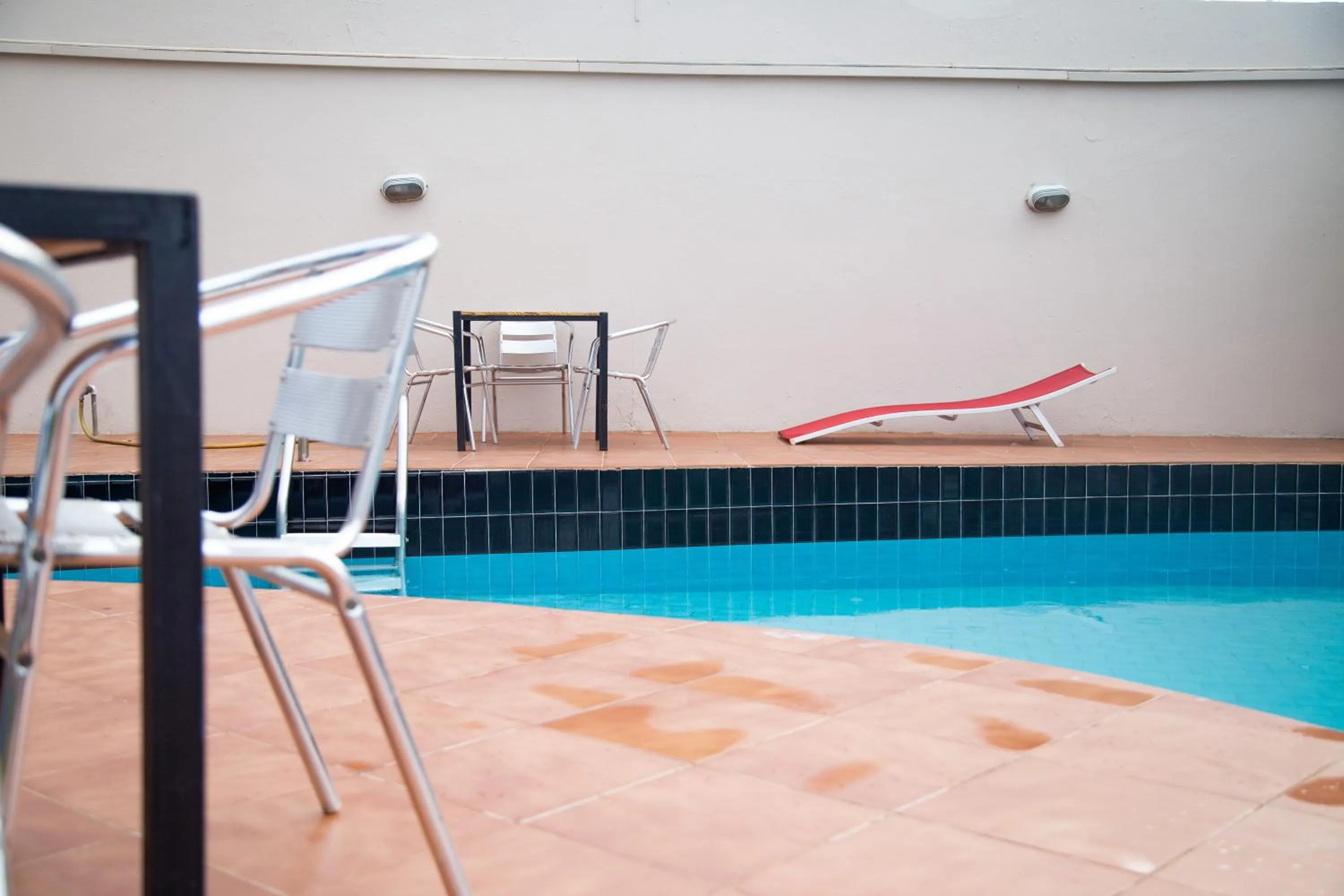 Swimming pool in Sam's Cottage Hotel