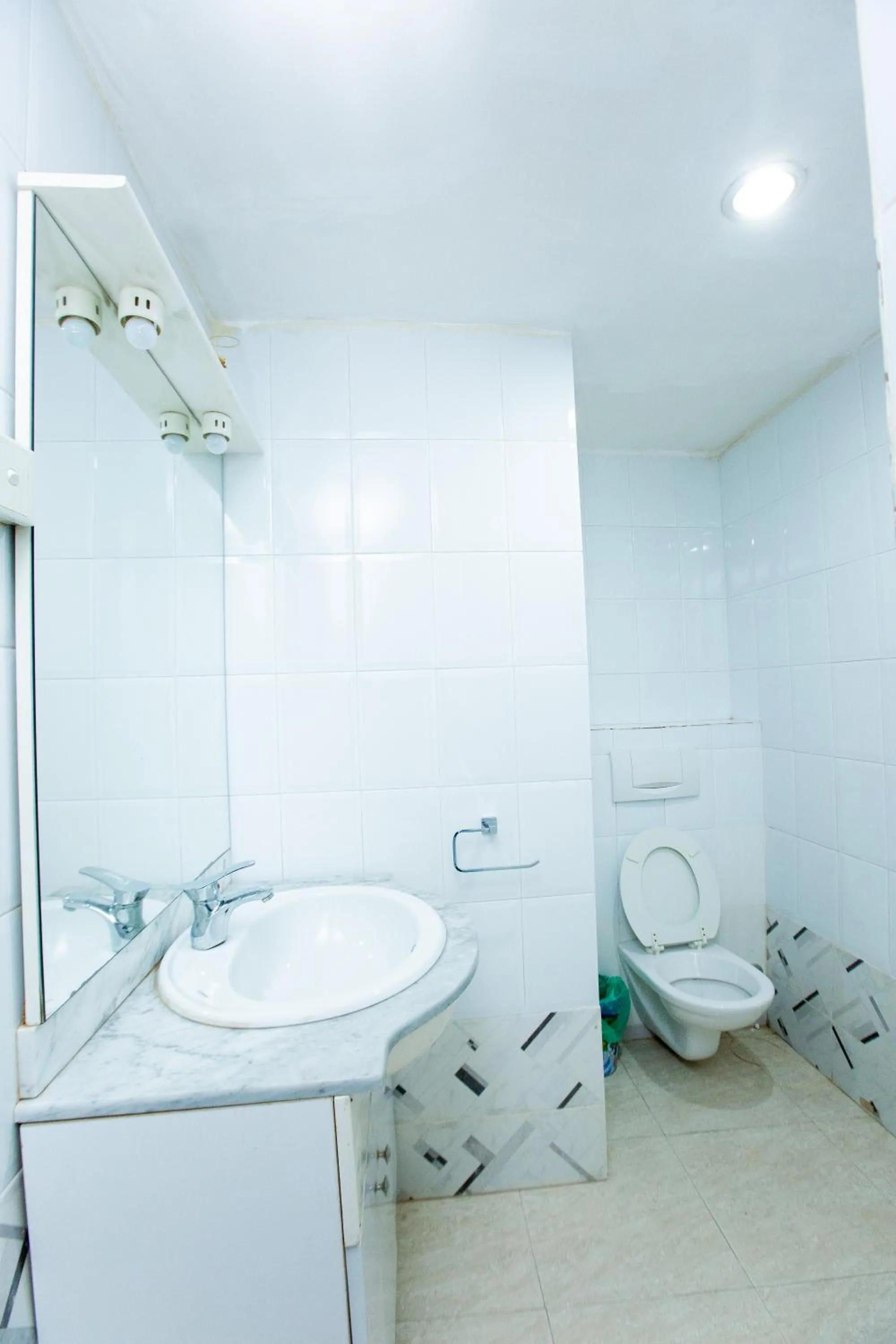 Bathroom in Sam's Cottage Hotel
