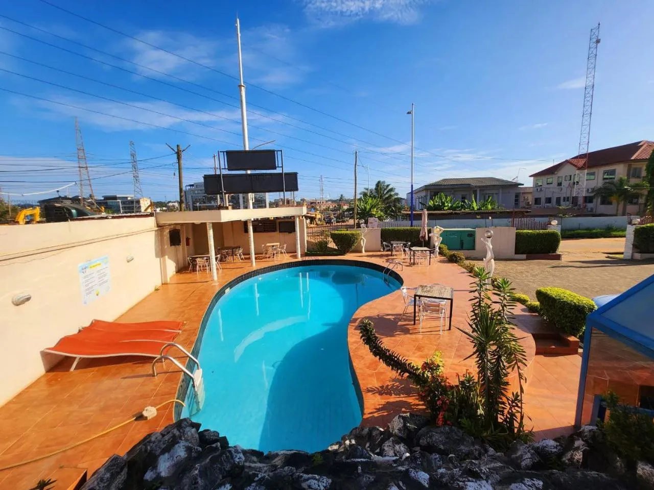 Pool view in Sam's Cottage Hotel