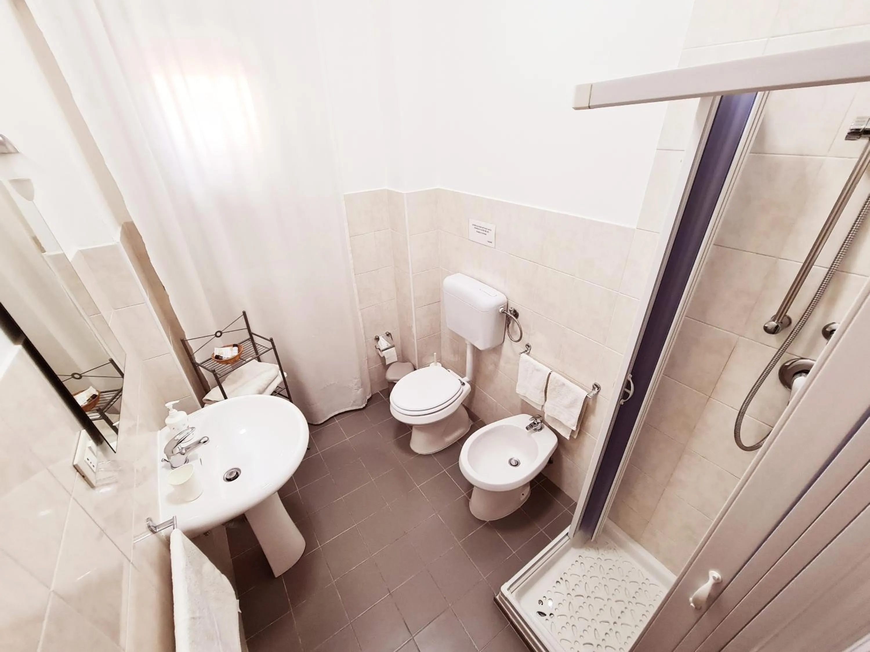 Bathroom in Affittacamere Il Terrazzo Di Archimede