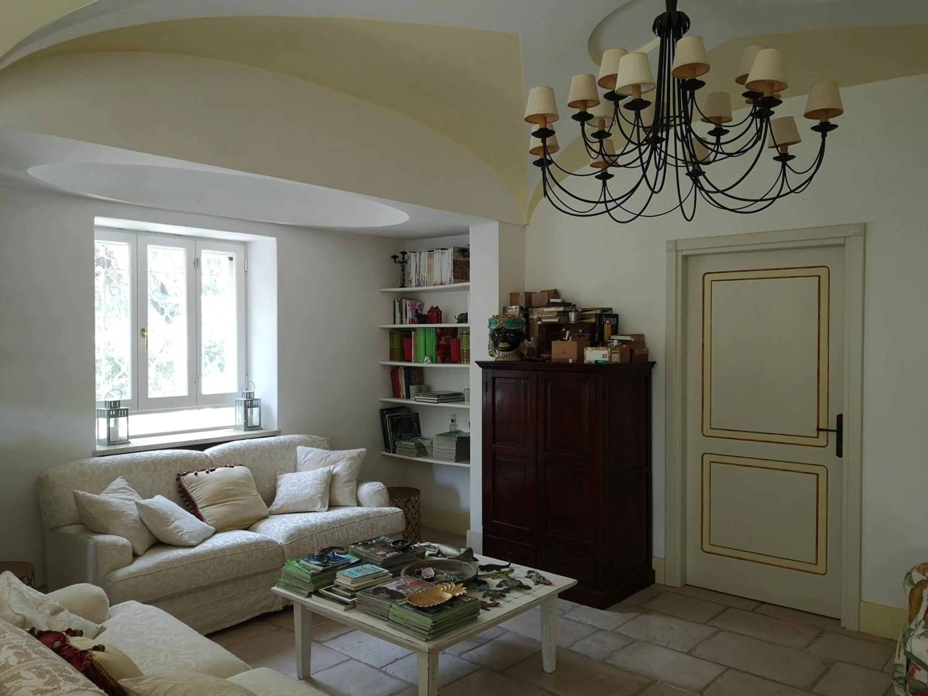 Communal lounge/ TV room in B&B La Salamandra Kitchengarden