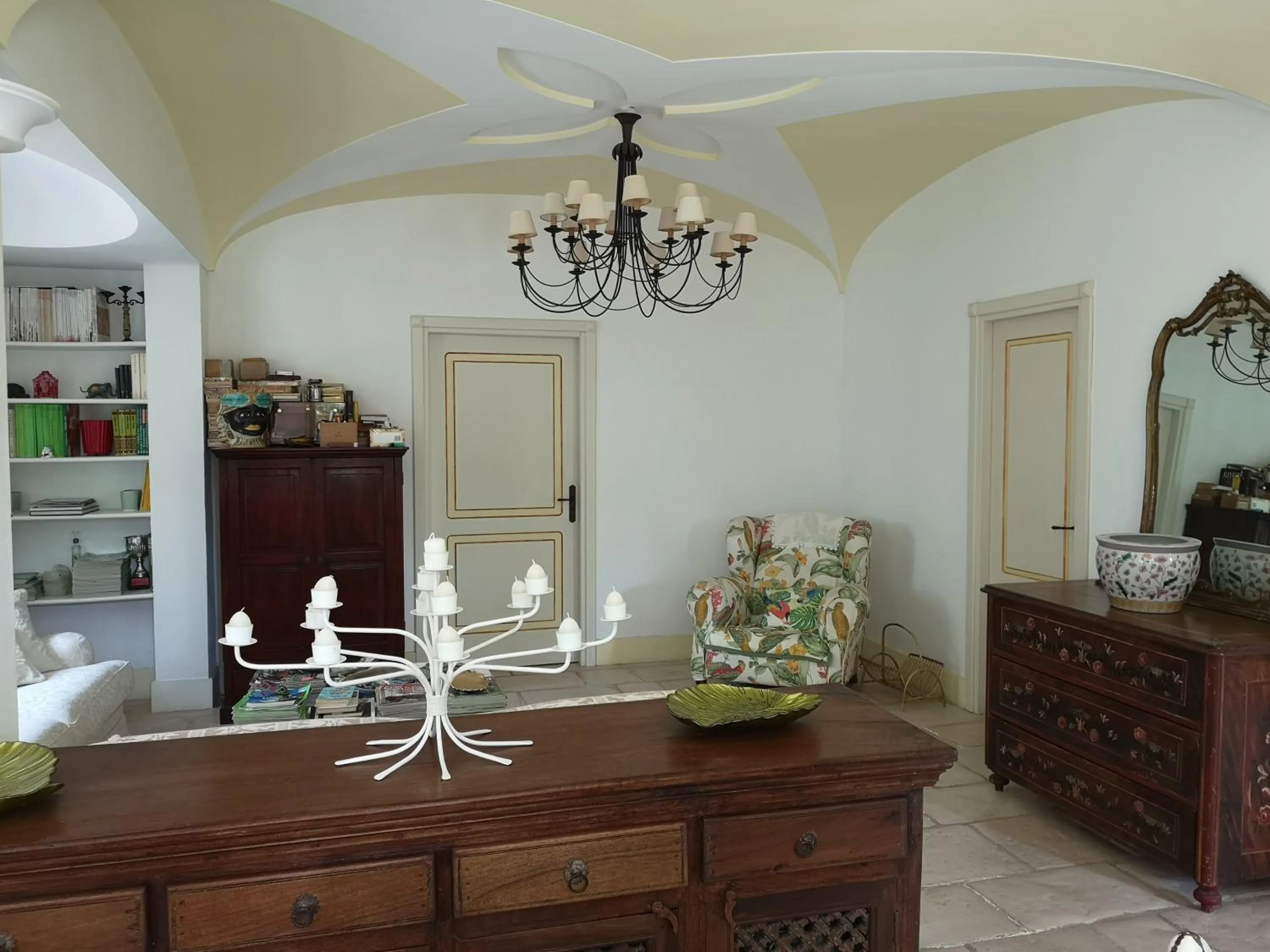 Communal lounge/ TV room in B&B La Salamandra Kitchengarden