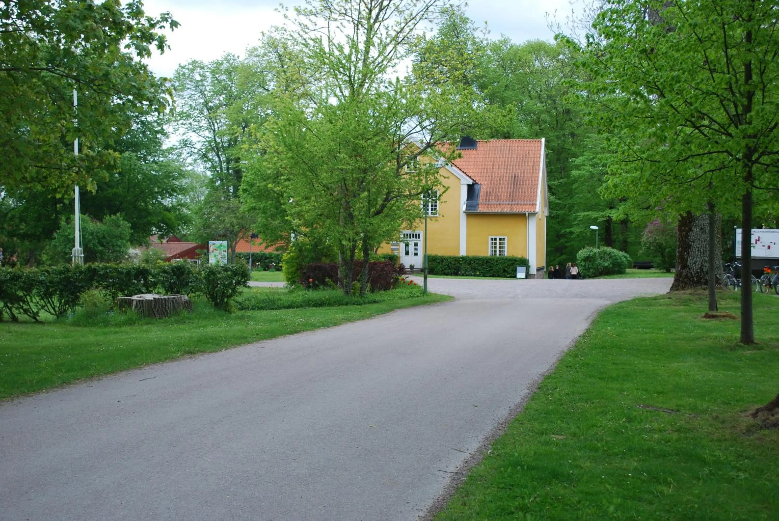 Facade/entrance in Valla Folkhögskola