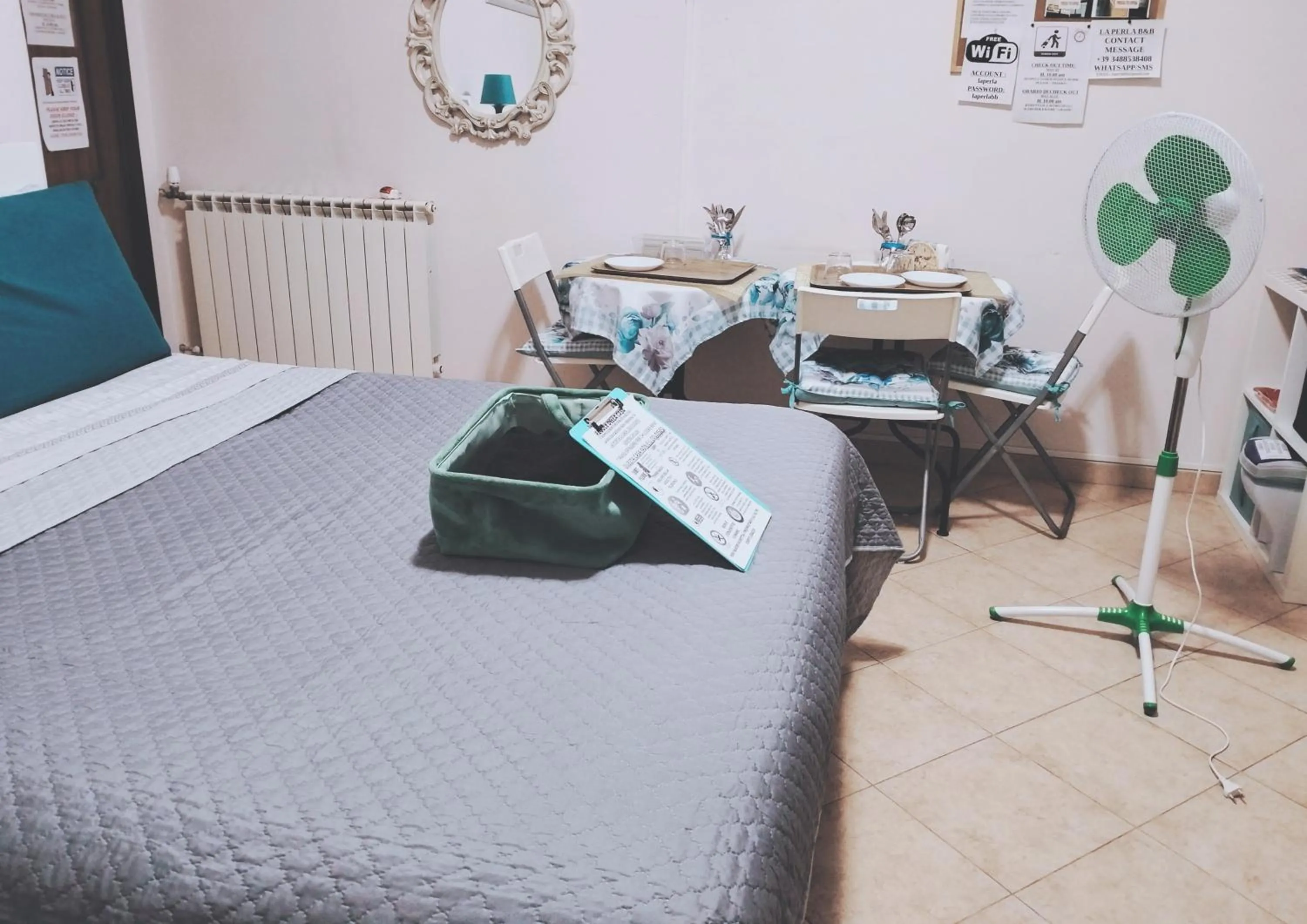 Bedroom, Bed in La Perla B & B