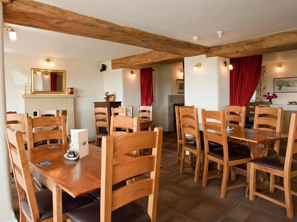 Dining area in Lathkil Hotel