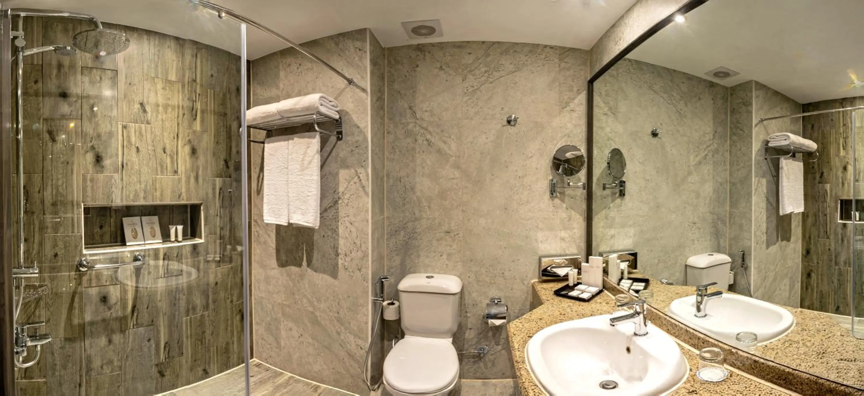 Bathroom in Invidia Coral Beach Tiran