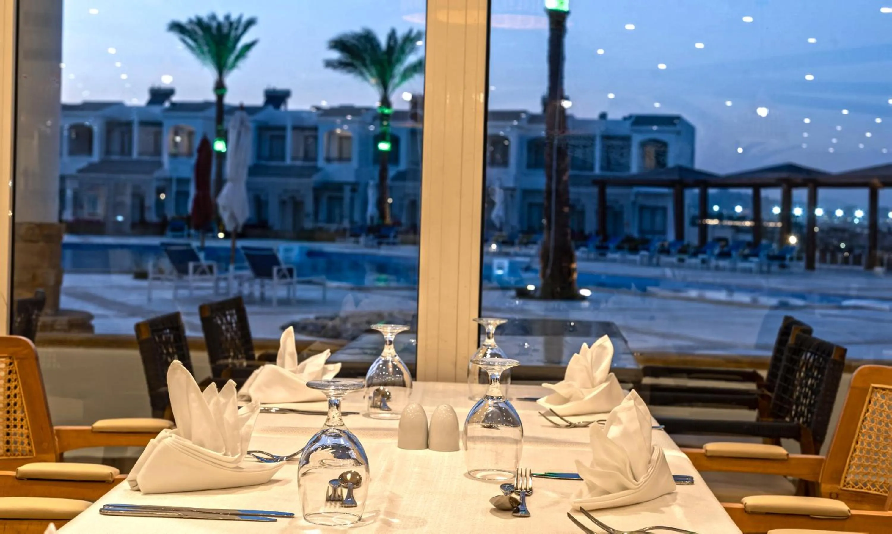 Restaurant/places to eat in Invidia Coral Beach Tiran