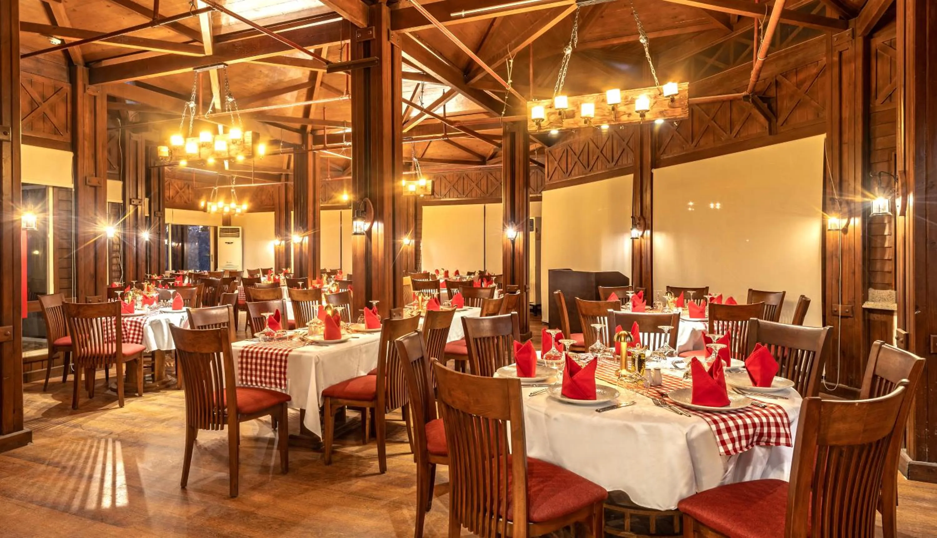 Restaurant/places to eat in Invidia Coral Beach Tiran