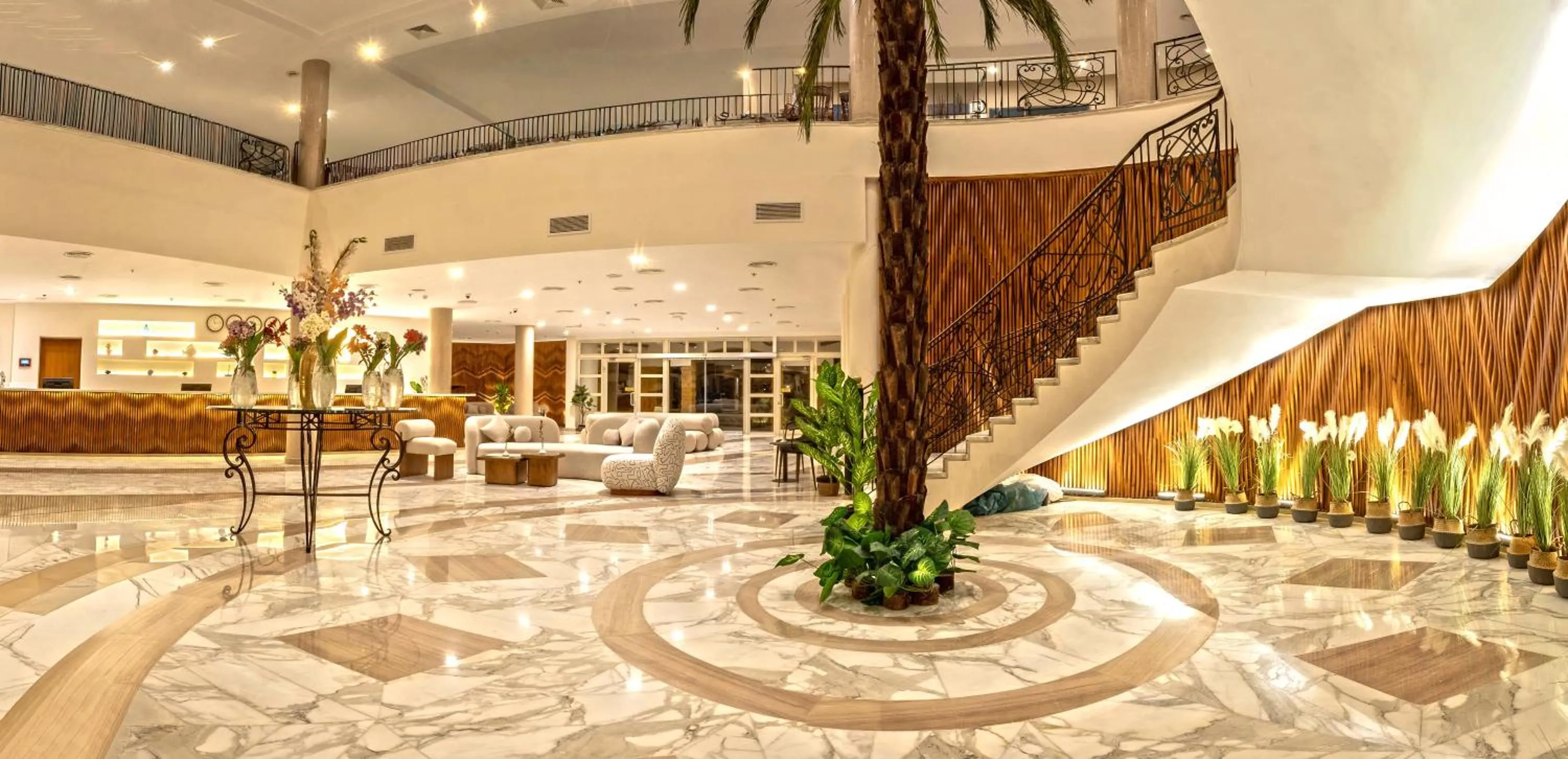 Lobby or reception in Invidia Coral Beach Tiran