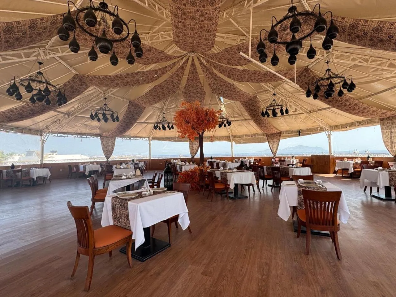 Restaurant/places to eat in Invidia Coral Beach Tiran