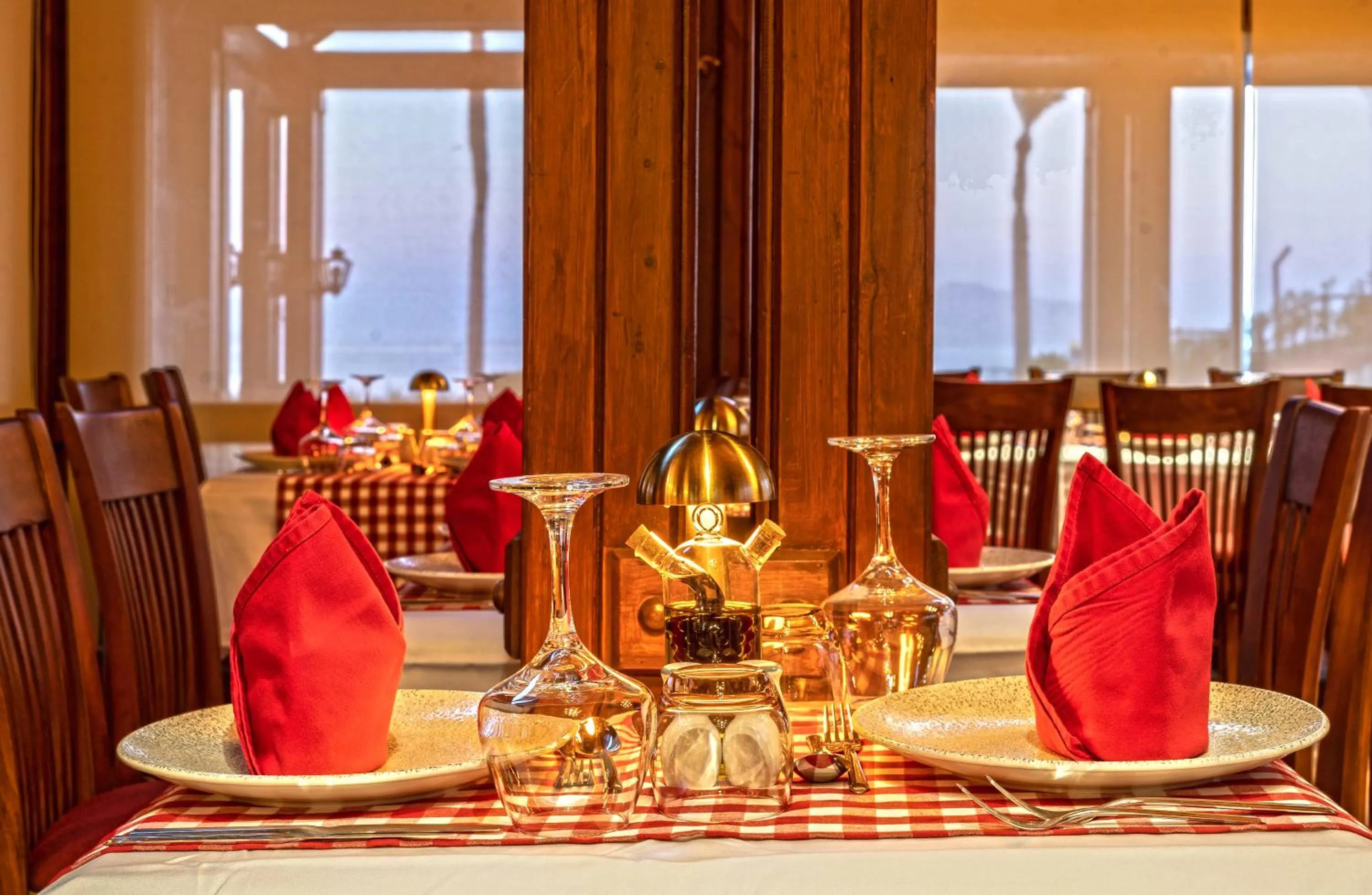 Restaurant/places to eat in Invidia Coral Beach Tiran