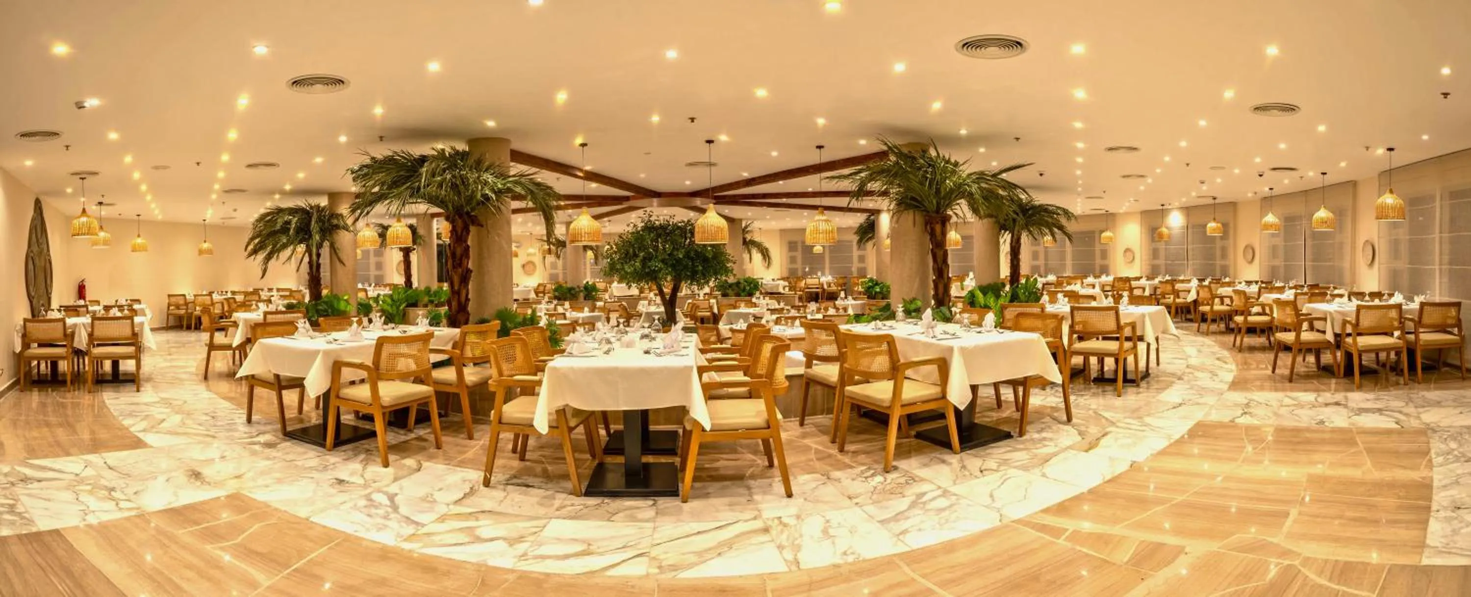 Restaurant/places to eat in Invidia Coral Beach Tiran