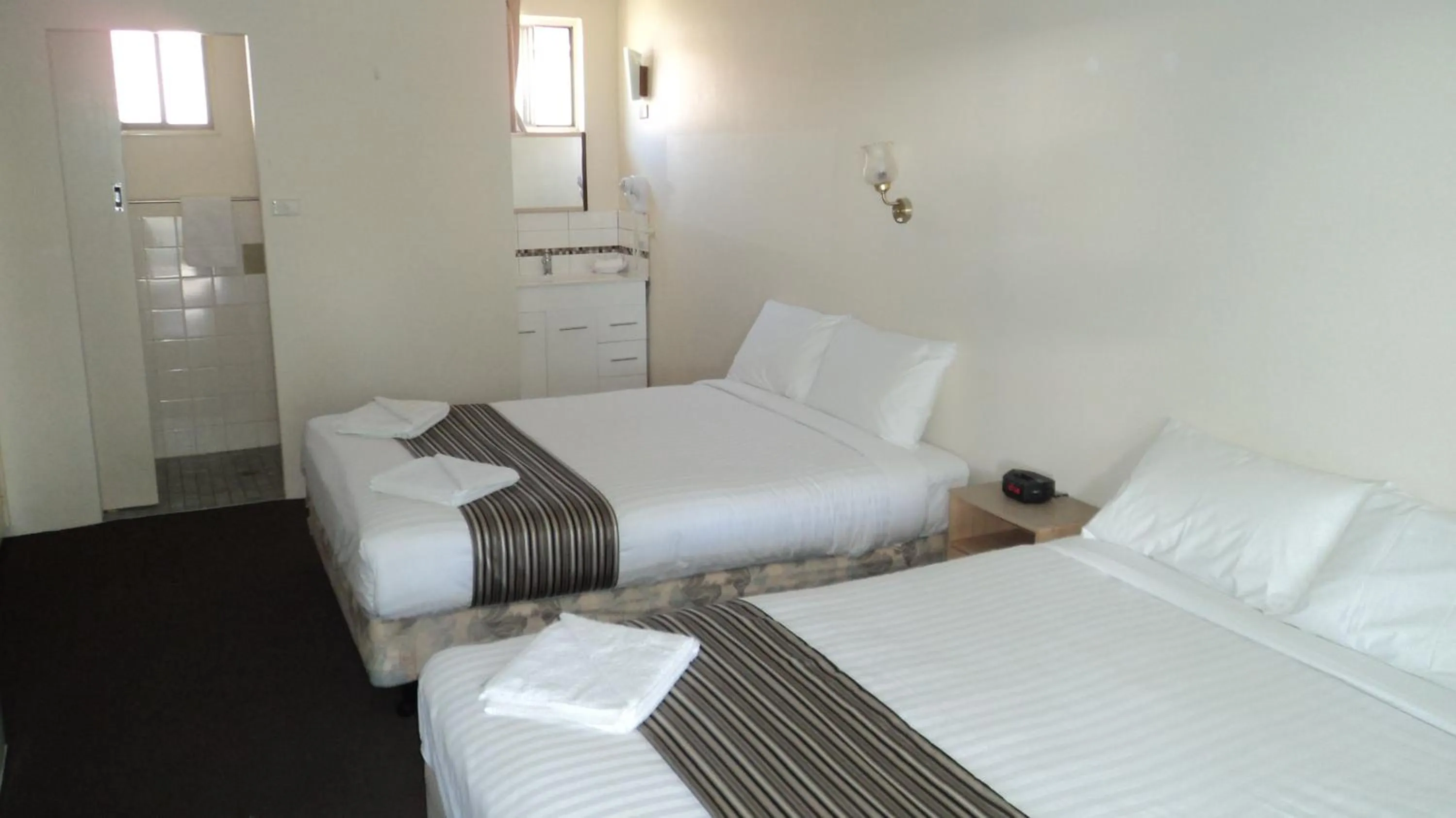 Bed in Coffs Harbour Pacific Palms Motel