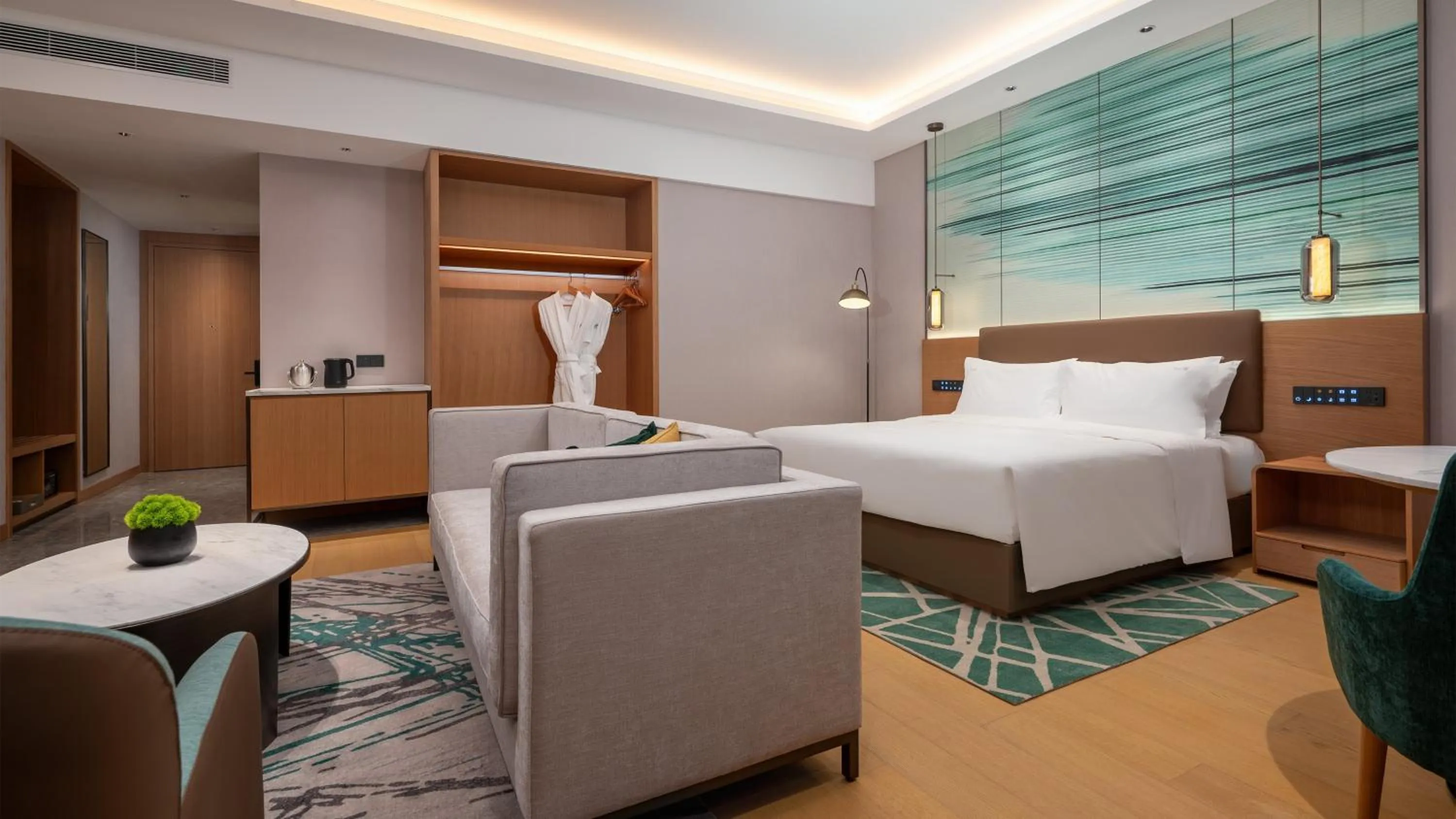 Photo of the whole room, Bed in Holiday Inn Weinan High-Tech Zone by IHG