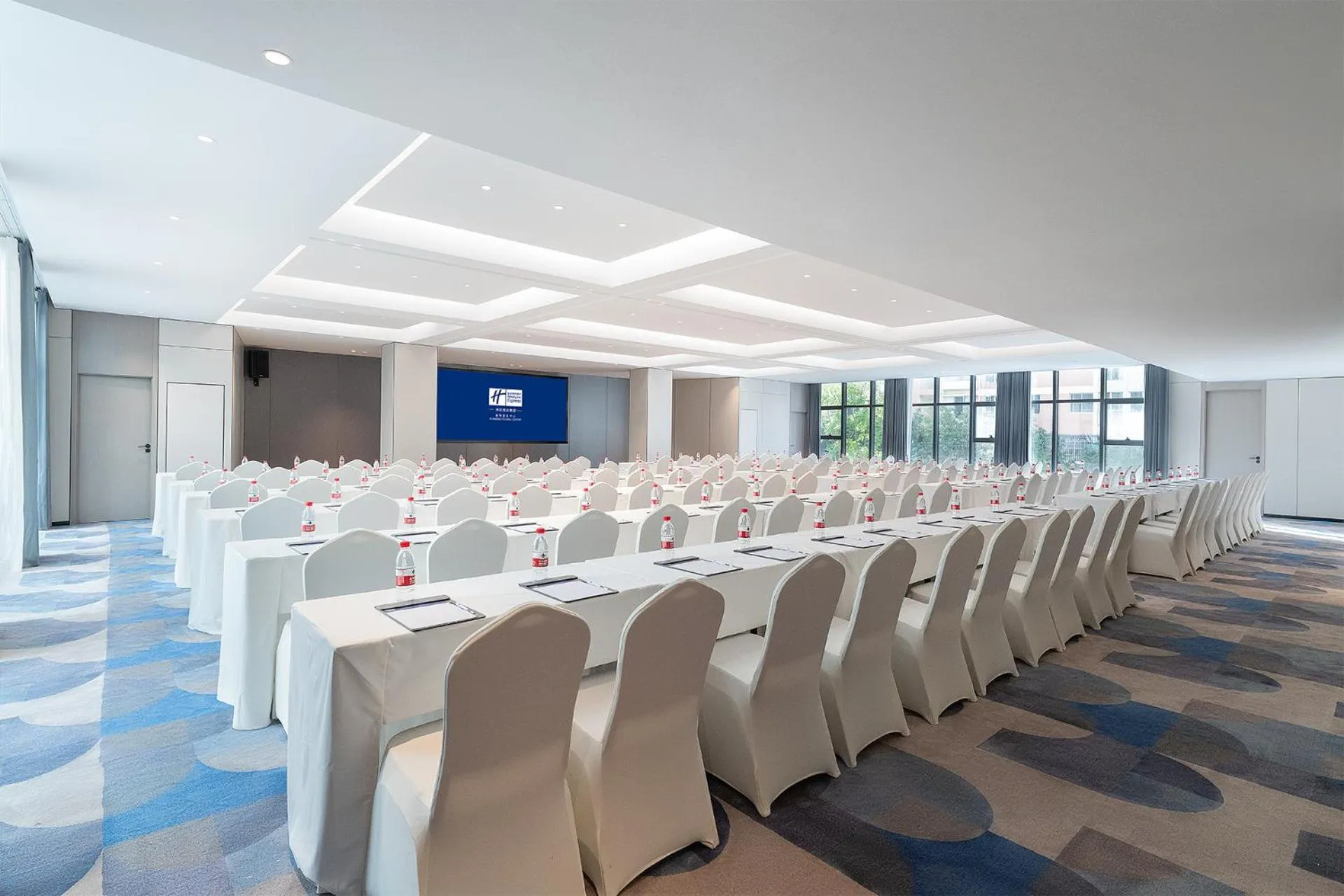 Meeting/conference room in Holiday Inn Express Kunming Yiliang Center by IHG