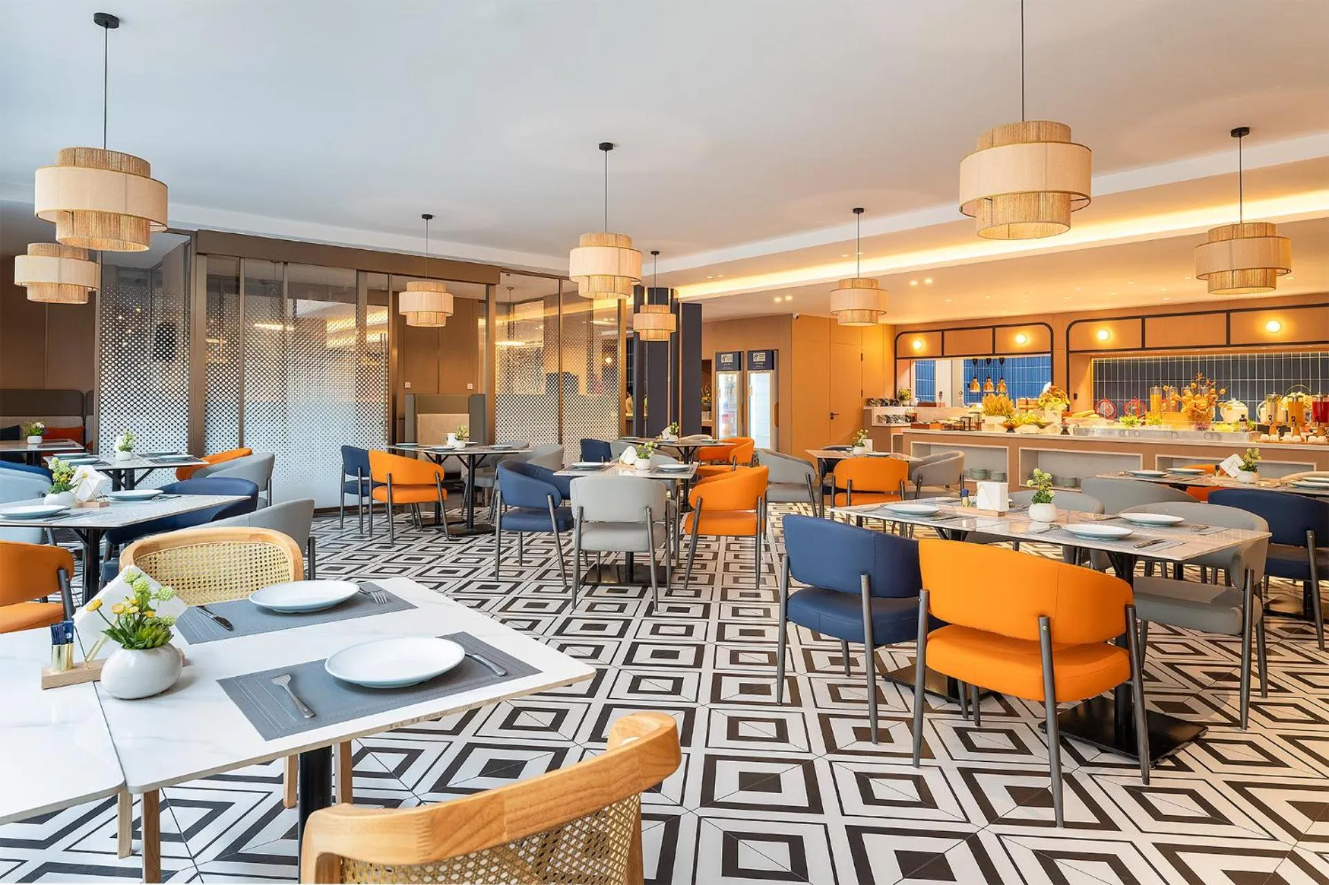 Restaurant/places to eat in Holiday Inn Express Kunming Yiliang Center by IHG