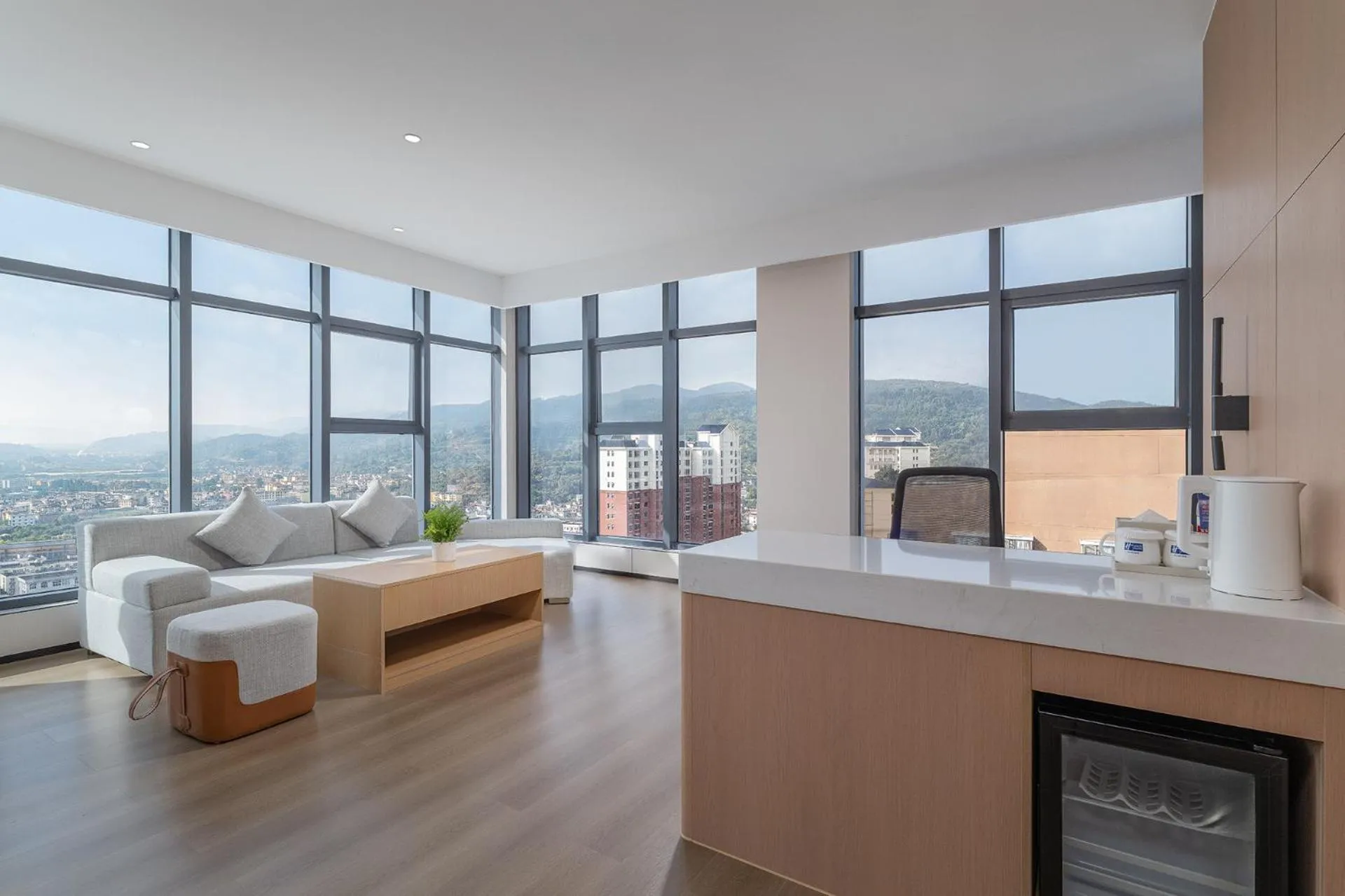 Living room, Bed in Holiday Inn Express Kunming Yiliang Center by IHG