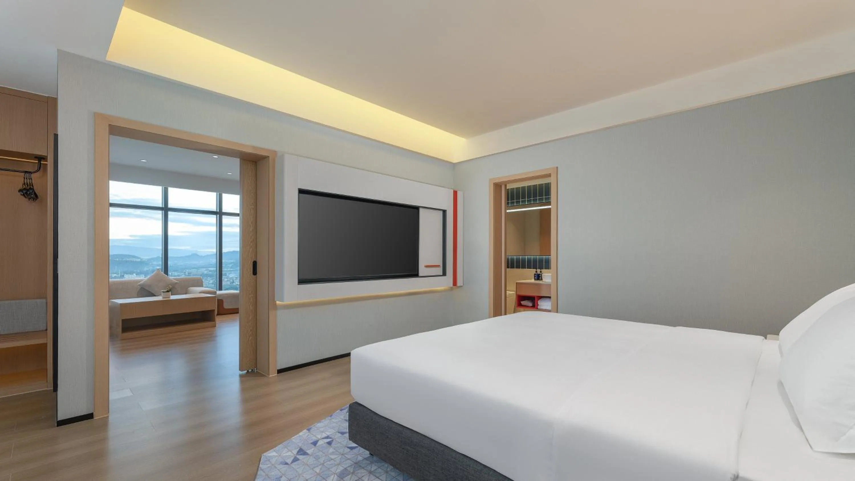 Photo of the whole room, Bed in Holiday Inn Express Kunming Yiliang Center by IHG