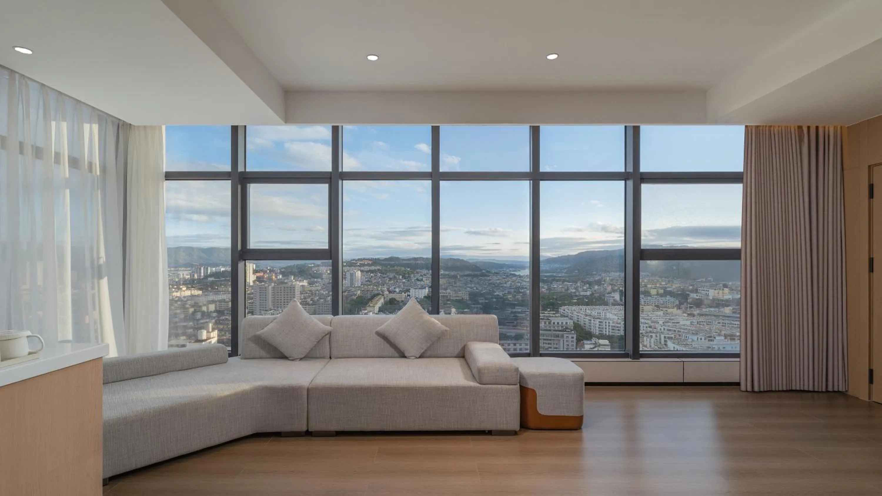 Photo of the whole room in Holiday Inn Express Kunming Yiliang Center by IHG