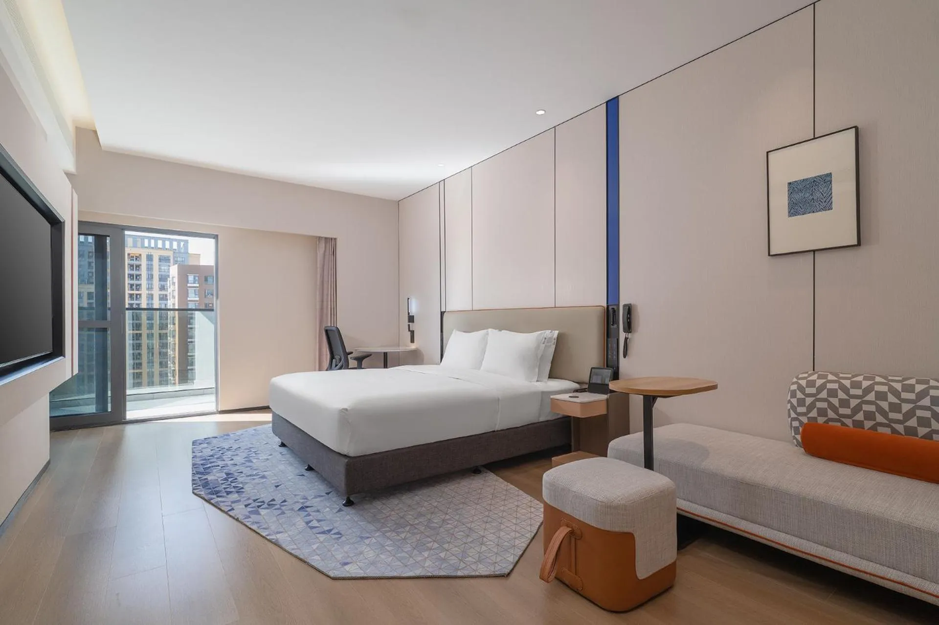 Photo of the whole room, Bed in Holiday Inn Express Kunming Yiliang Center by IHG