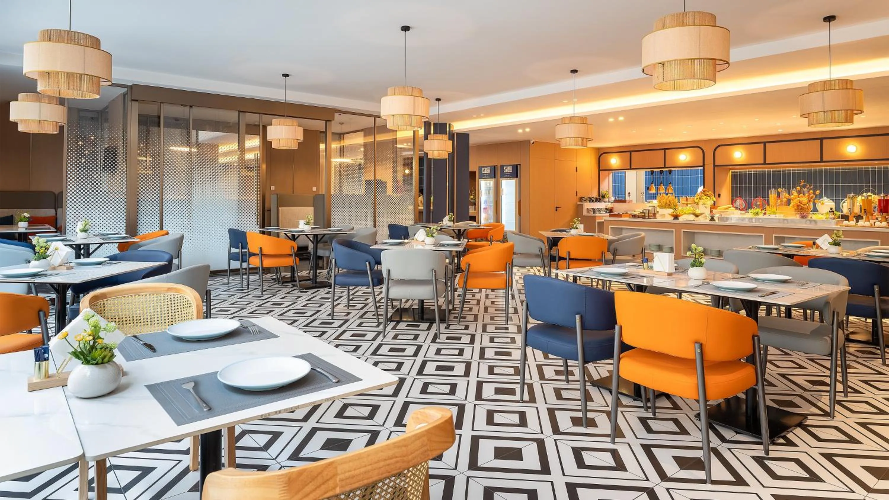 Restaurant/places to eat in Holiday Inn Express Kunming Yiliang Center by IHG