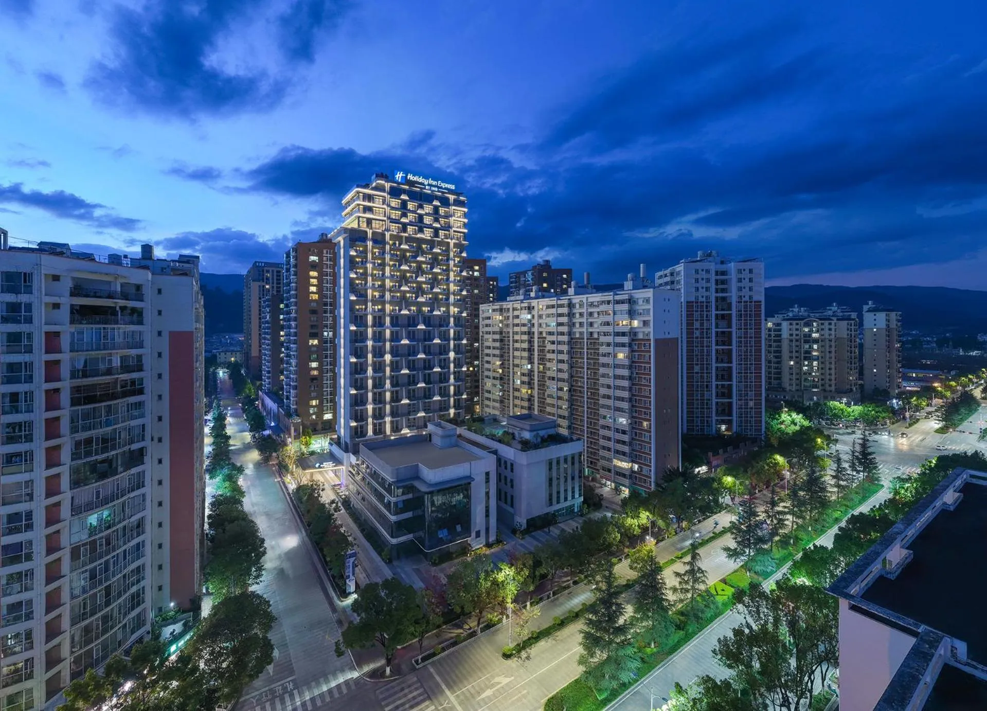 Property building in Holiday Inn Express Kunming Yiliang Center by IHG