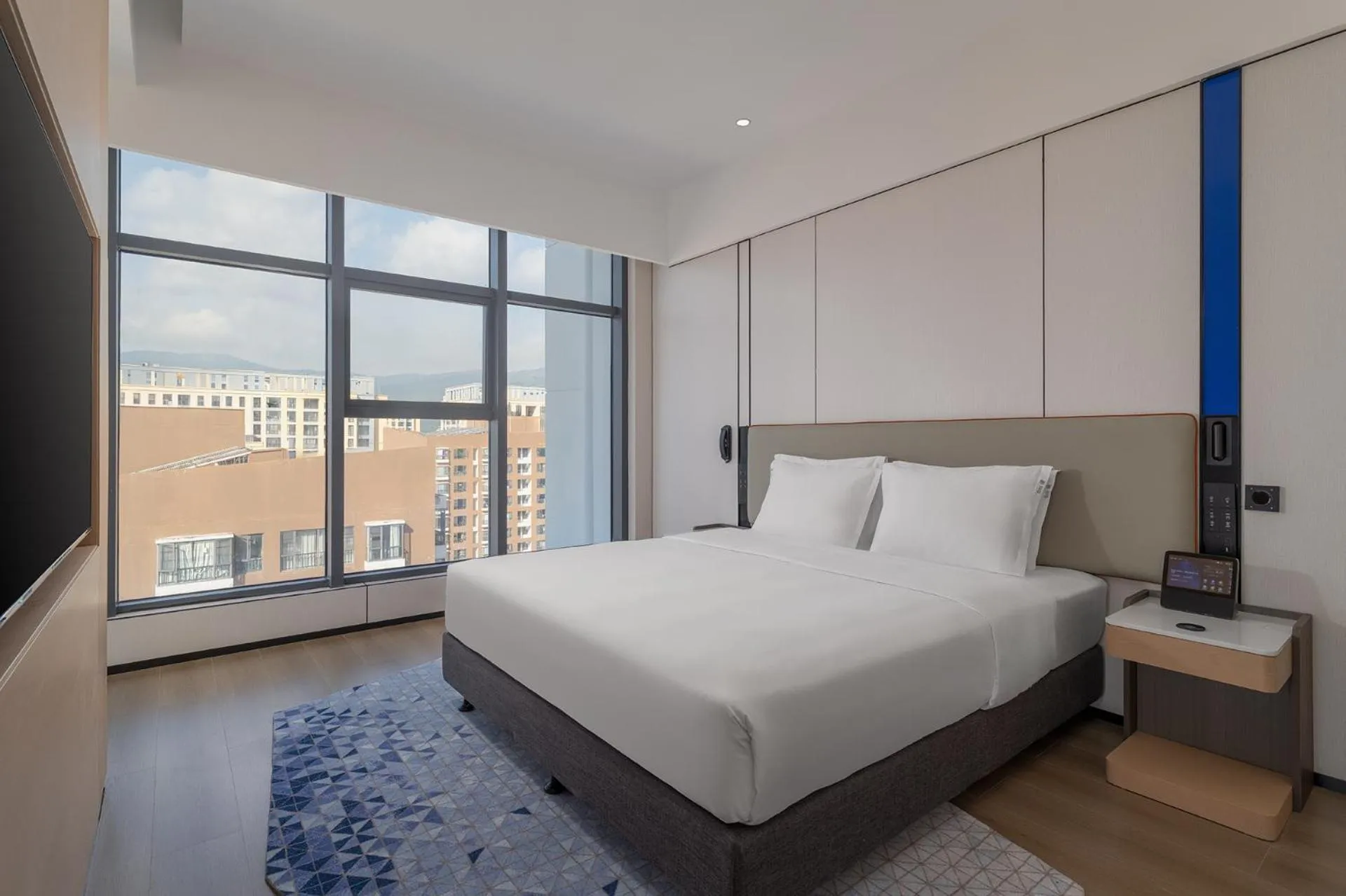 Bedroom, Bed in Holiday Inn Express Kunming Yiliang Center by IHG