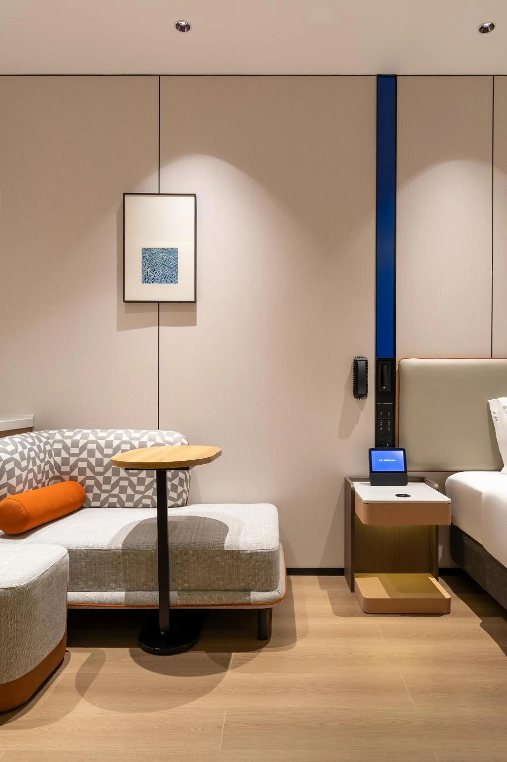 Photo of the whole room, Bed in Holiday Inn Express Kunming Yiliang Center by IHG