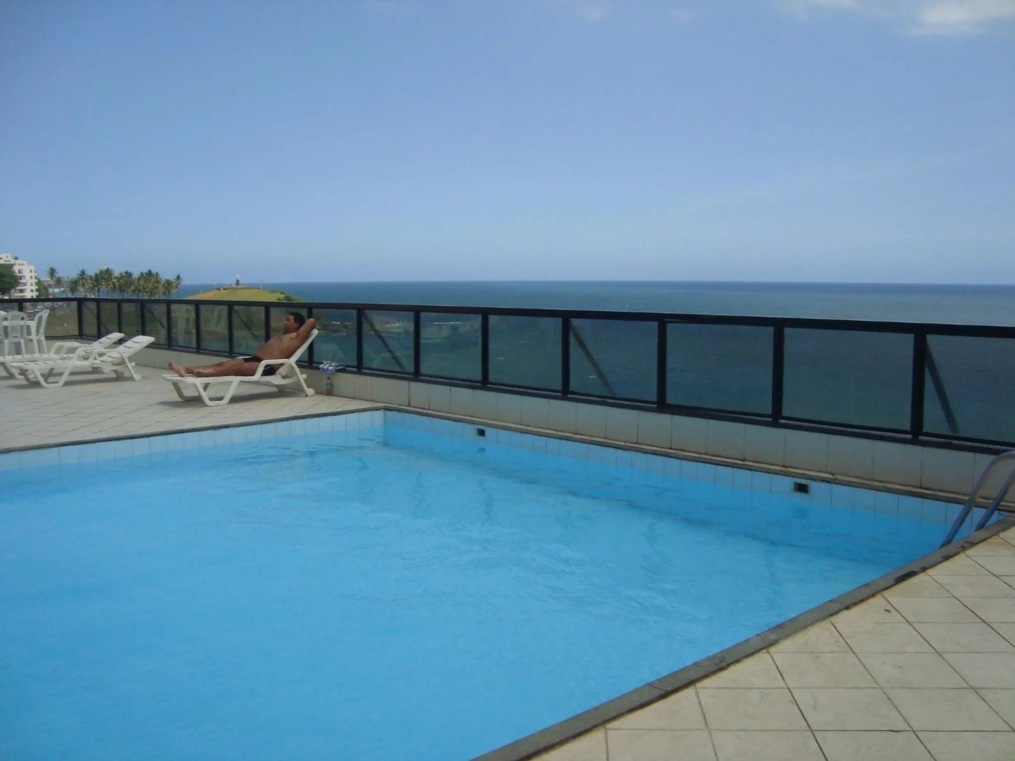 Pool view in Flat na Praia do Farol da Barra