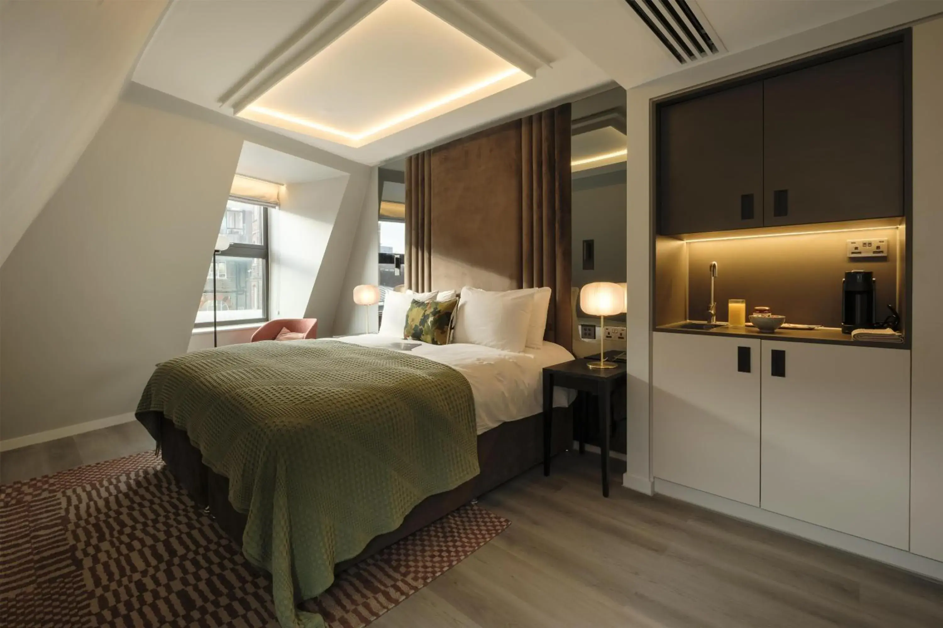 Studio Room King in The Hobson Cambridge by Adina Studio Room King in The Hobson Cambridge by Adina