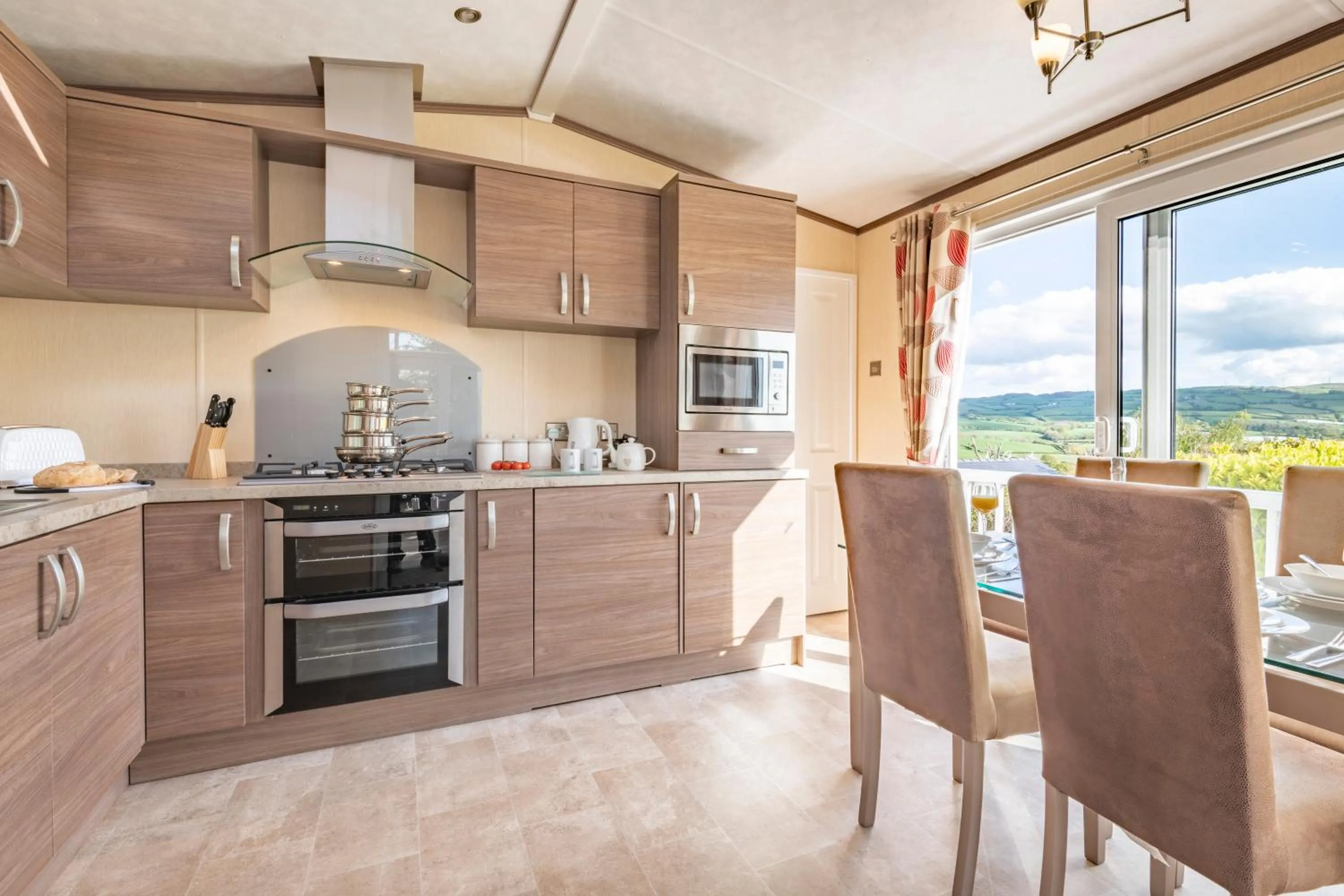 Kitchen or kitchenette in Tan Rallt Holiday Park & Spa