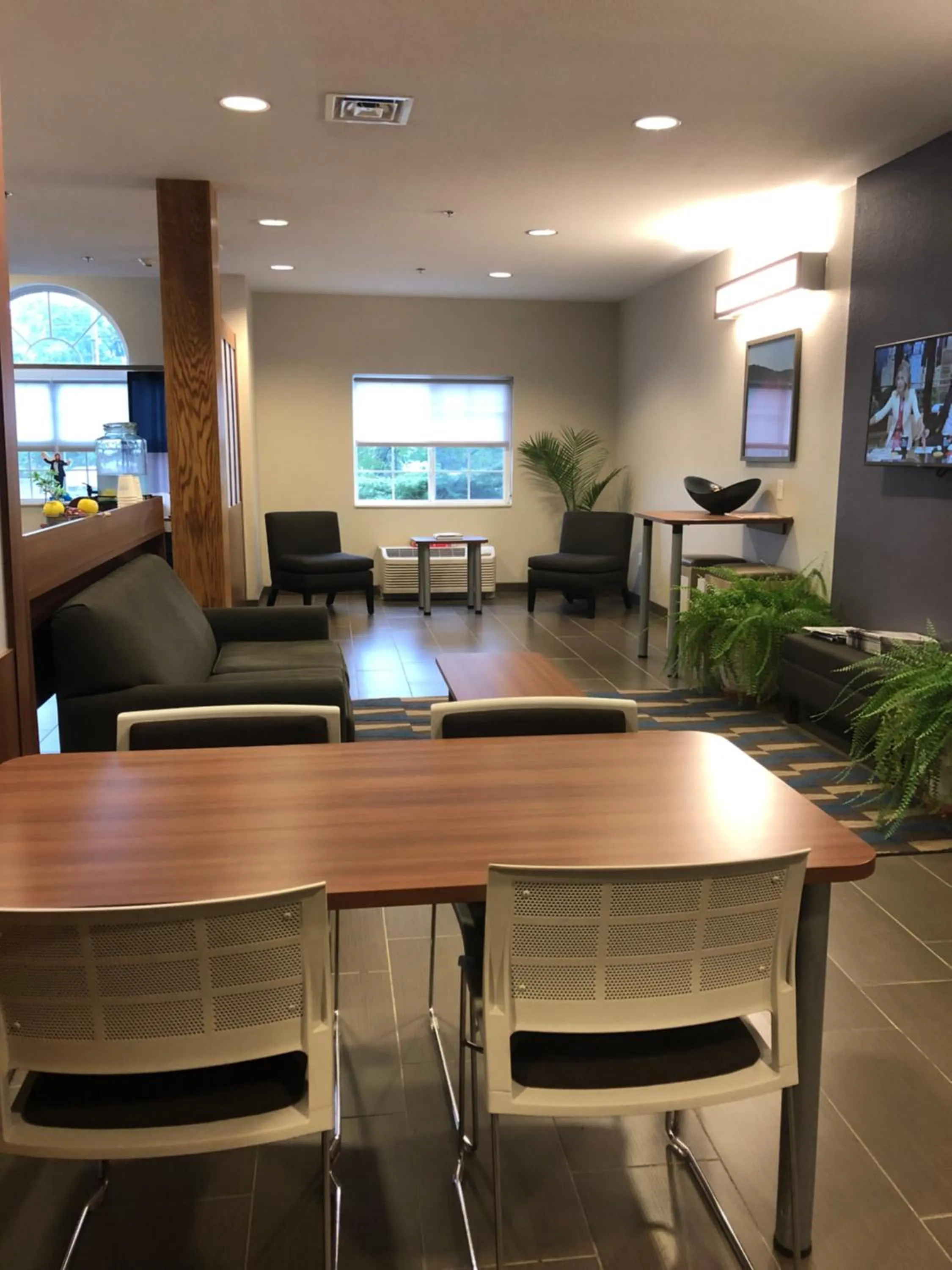 Microtel Inn & Suites by Wyndham Cadiz