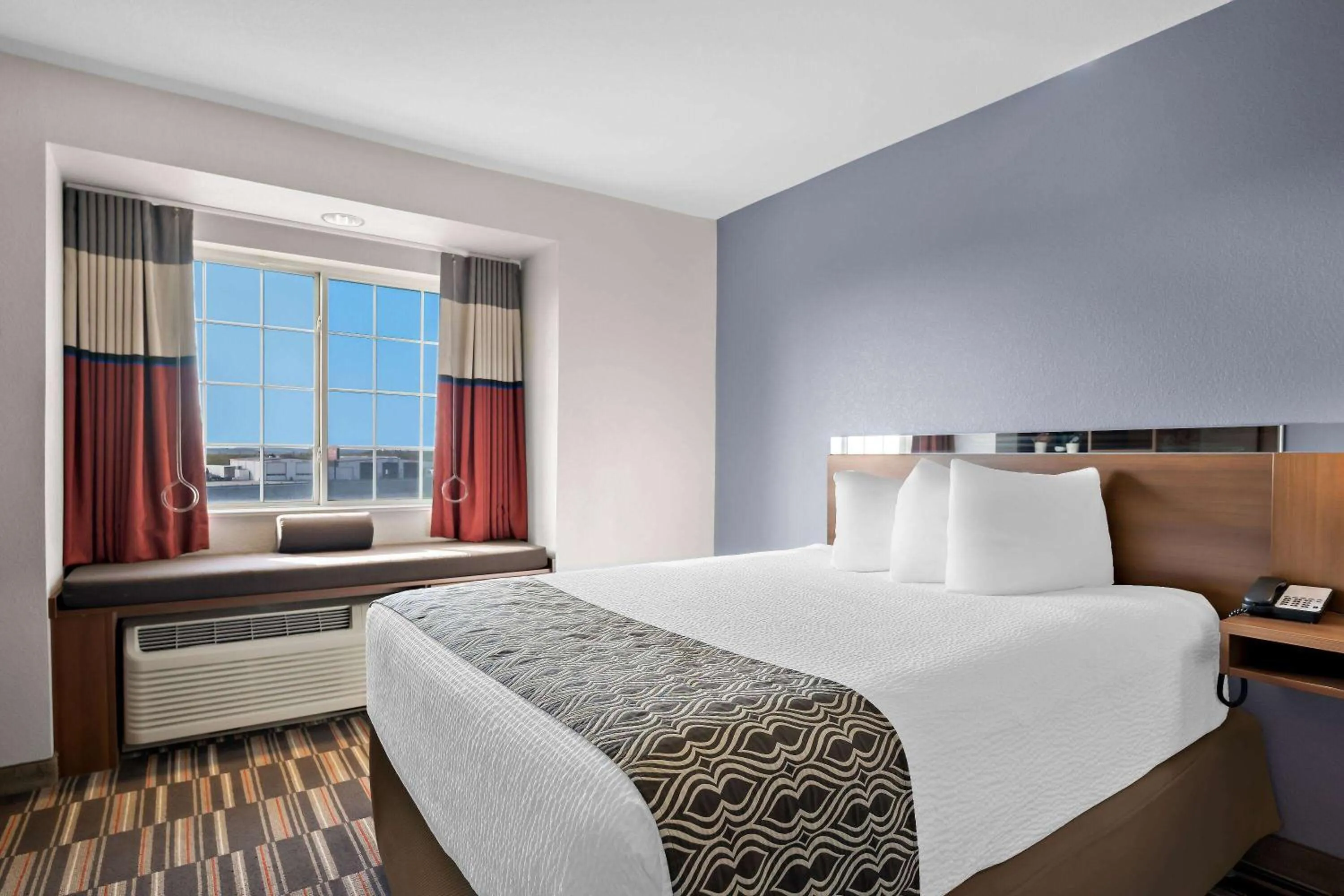 Bed in Microtel Inn & Suites by Wyndham Sweetwater