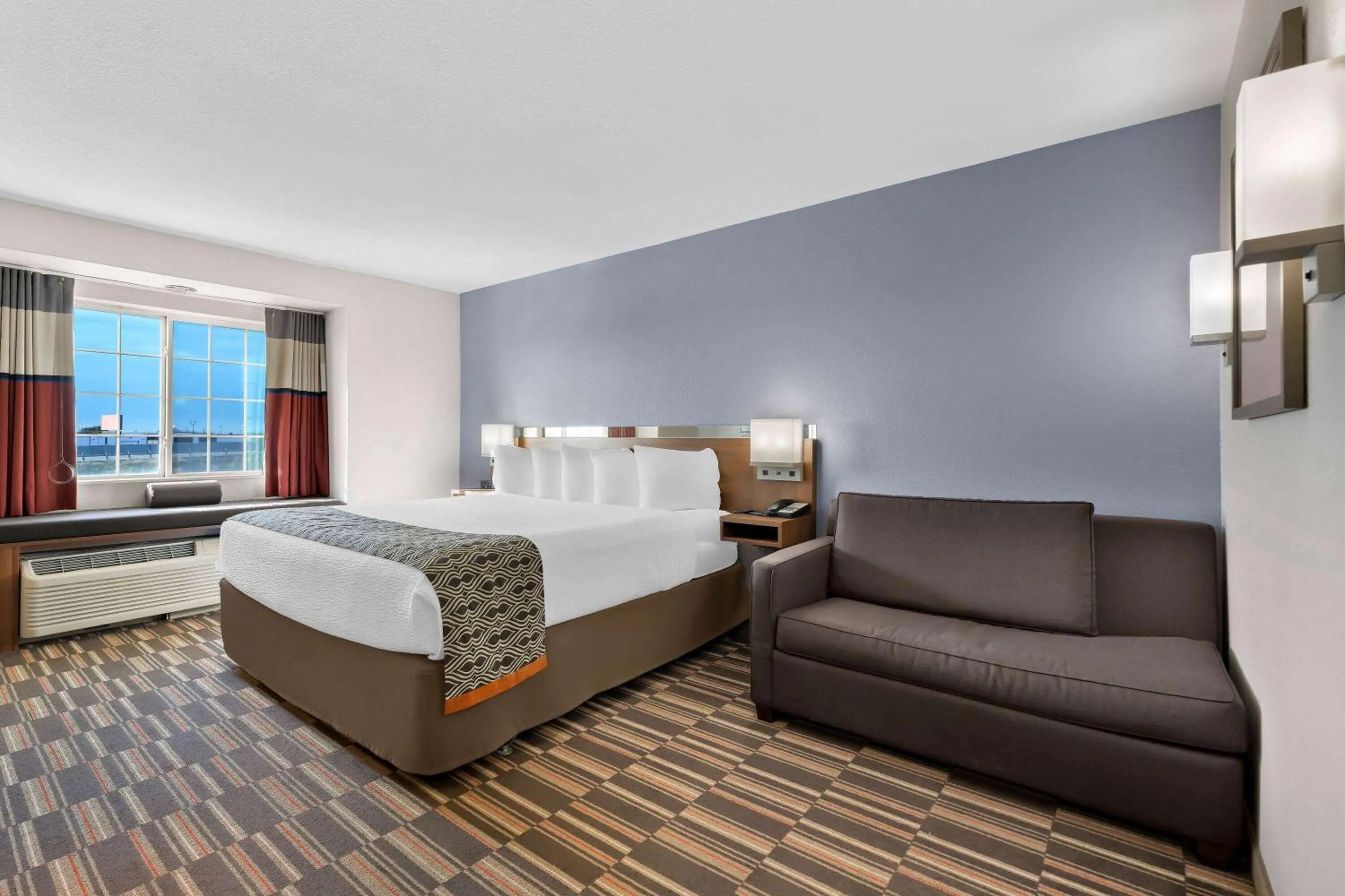 Photo of the whole room, Bed in Microtel Inn & Suites by Wyndham Sweetwater
