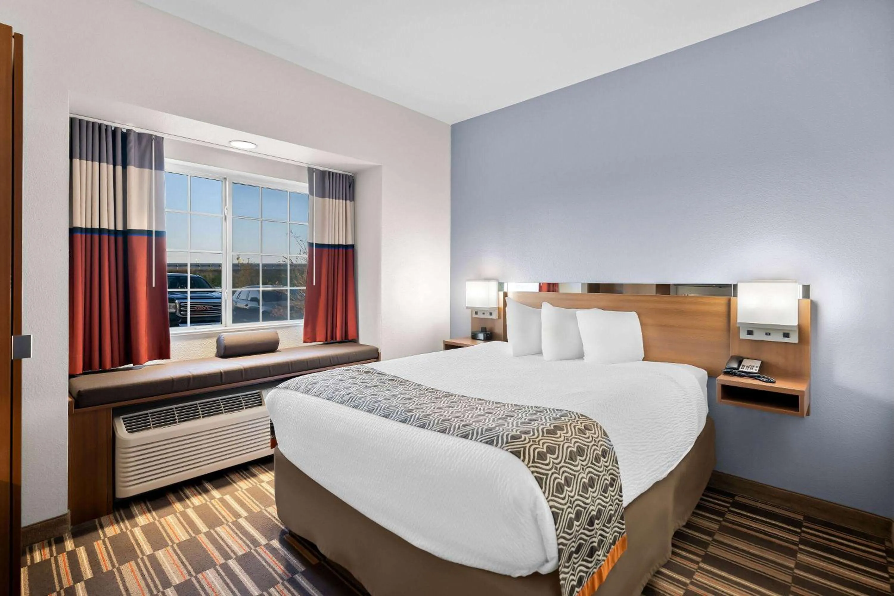 Bed in Microtel Inn & Suites by Wyndham Sweetwater