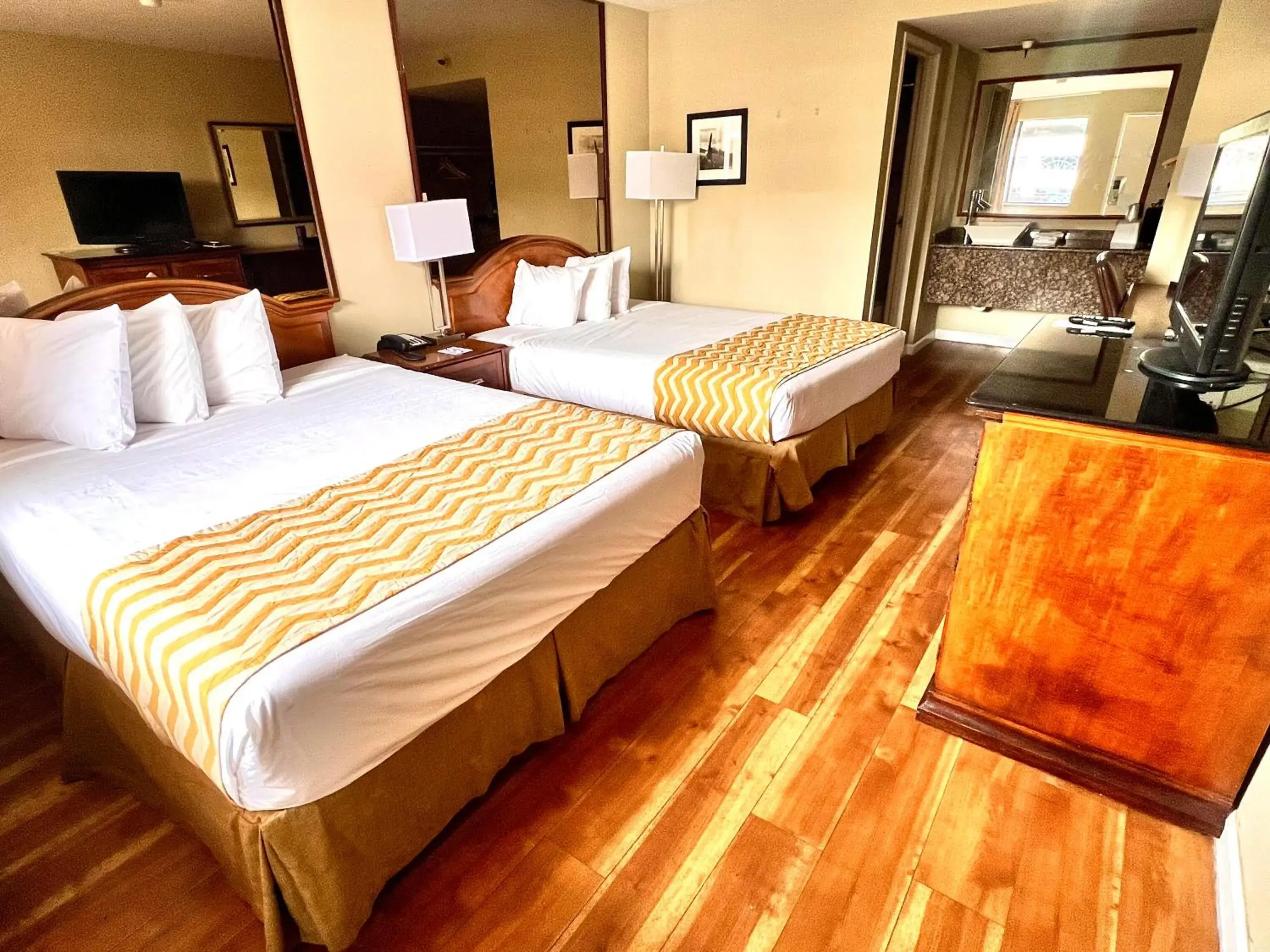 Queen Room with Two Queen Beds - Non-Smoking in Travelodge by Wyndham Reno Queen Room with Two Queen Beds - Non-Smoking in Travelodge by Wyndham Reno