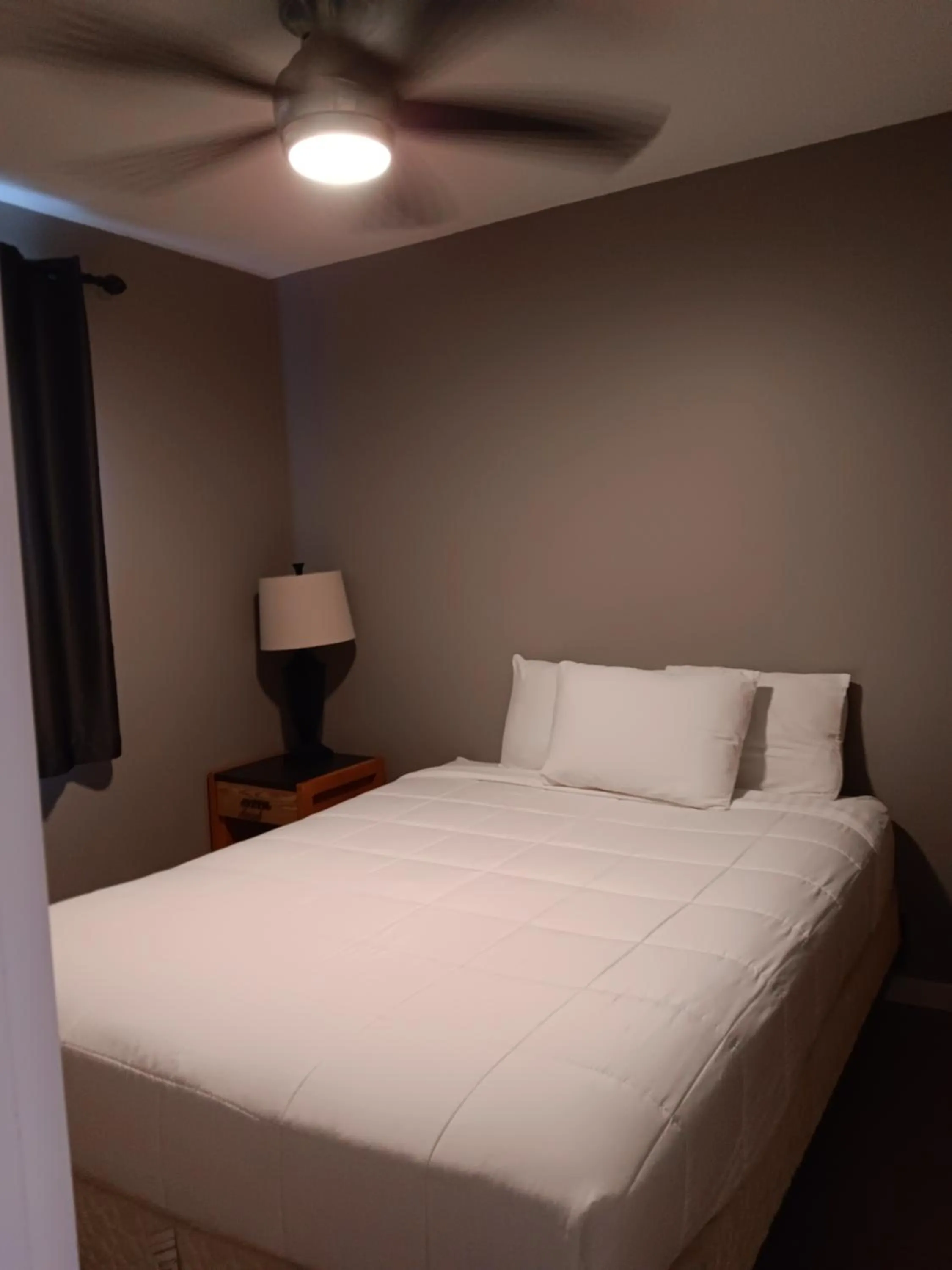 Bed in Hinton Highway Inn