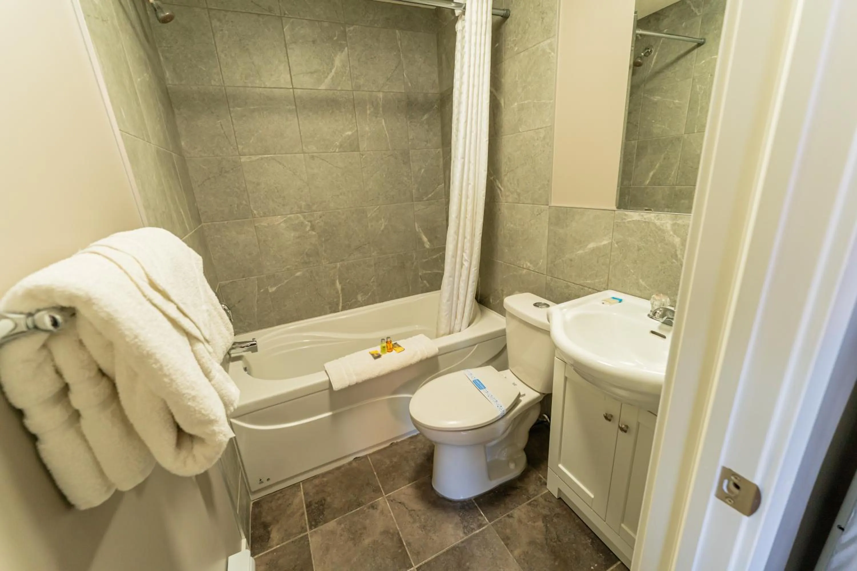 Shower in Hinton Highway Inn