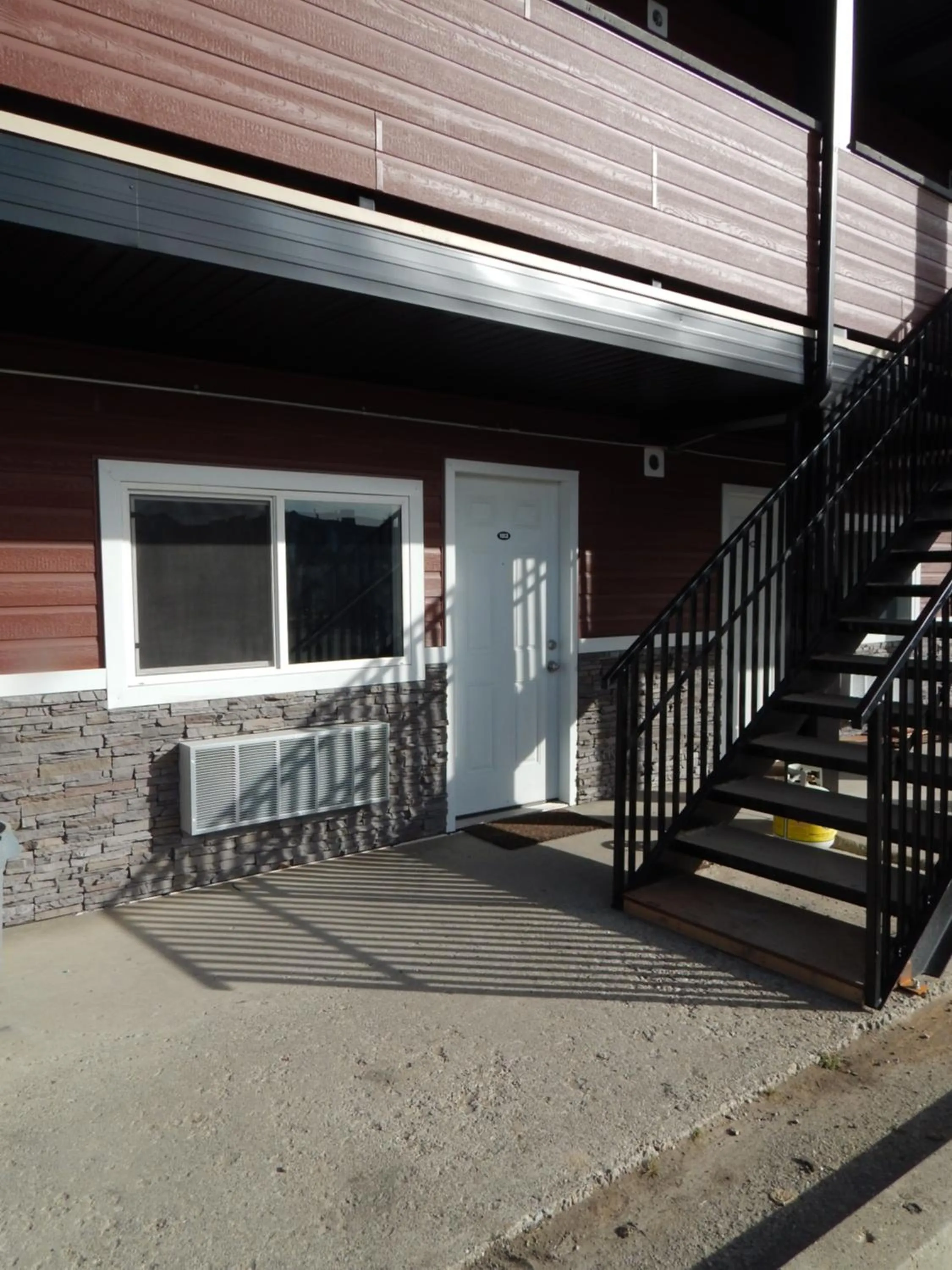 Property building in Hinton Highway Inn