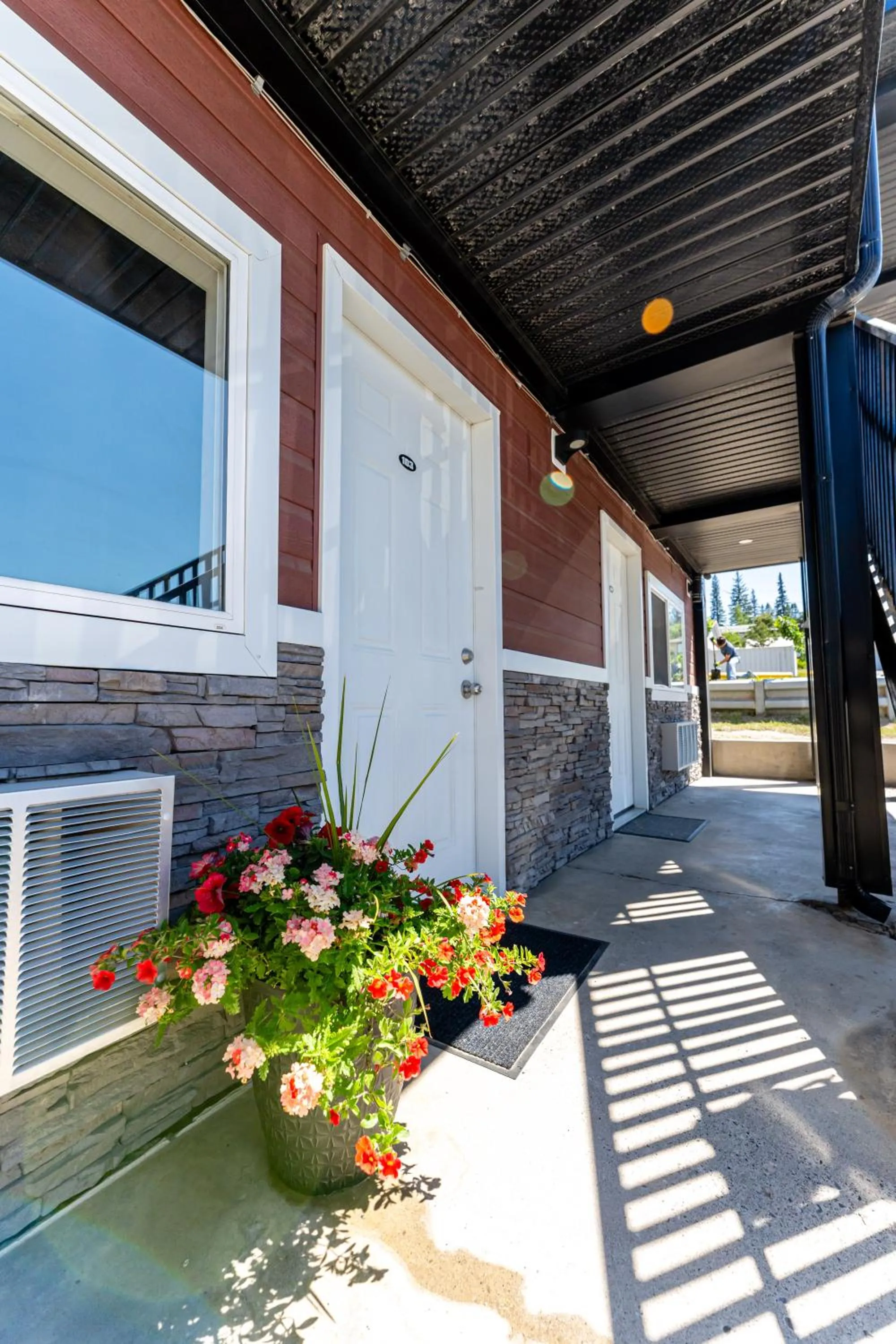 Property building in Hinton Highway Inn