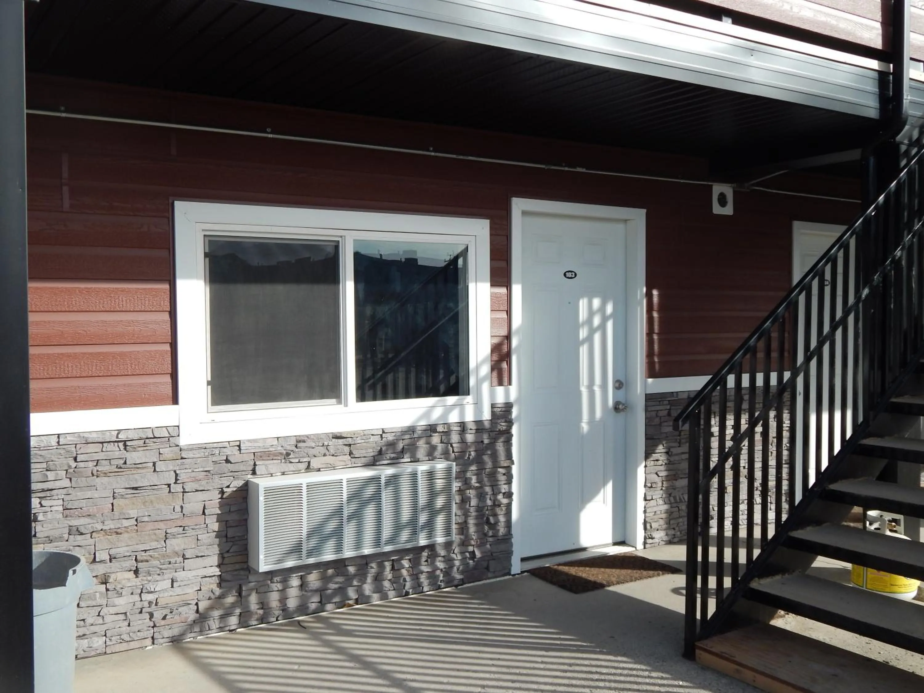 Property building in Hinton Highway Inn