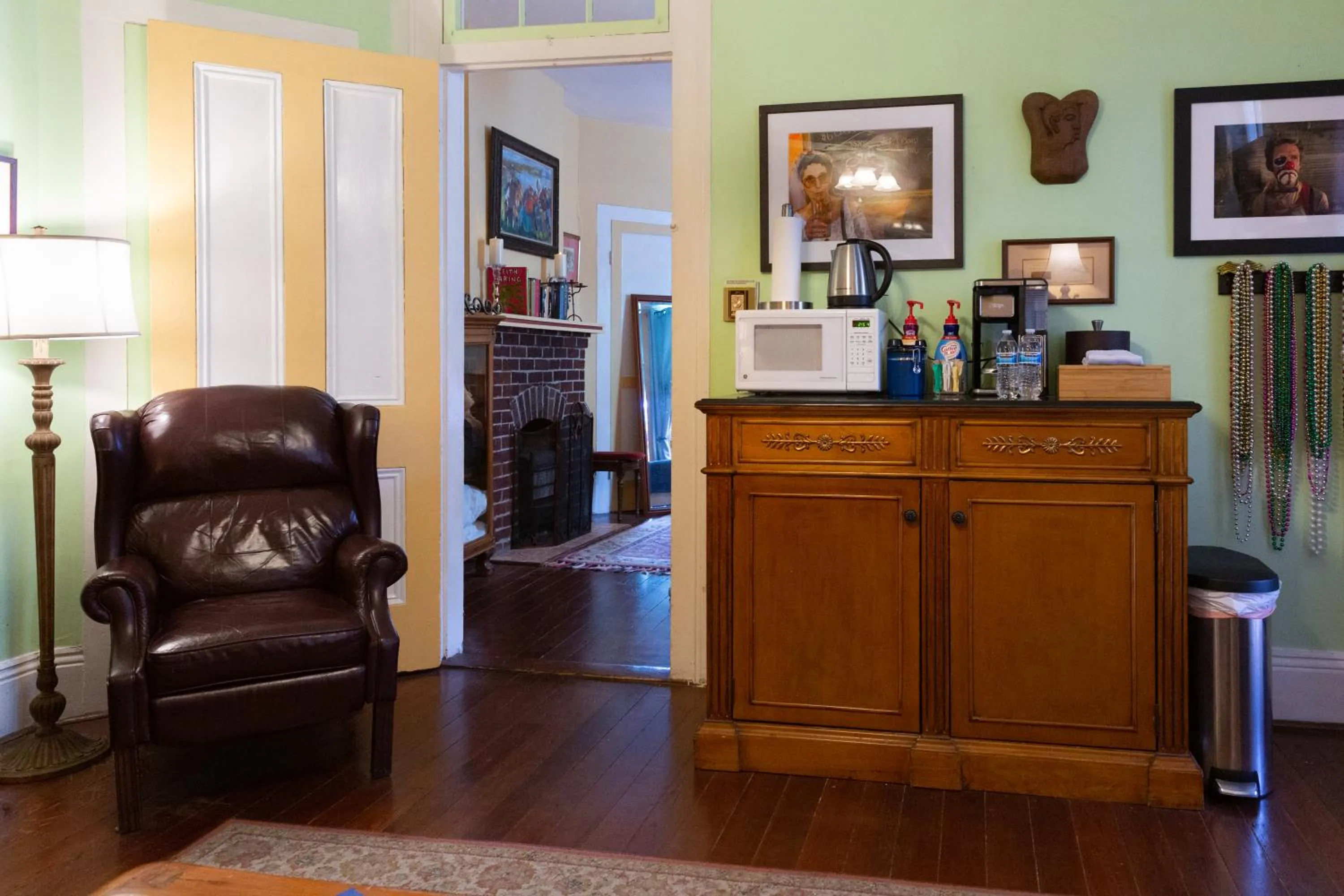 Coffee/tea facilities in The Blue60 Marigny Inn